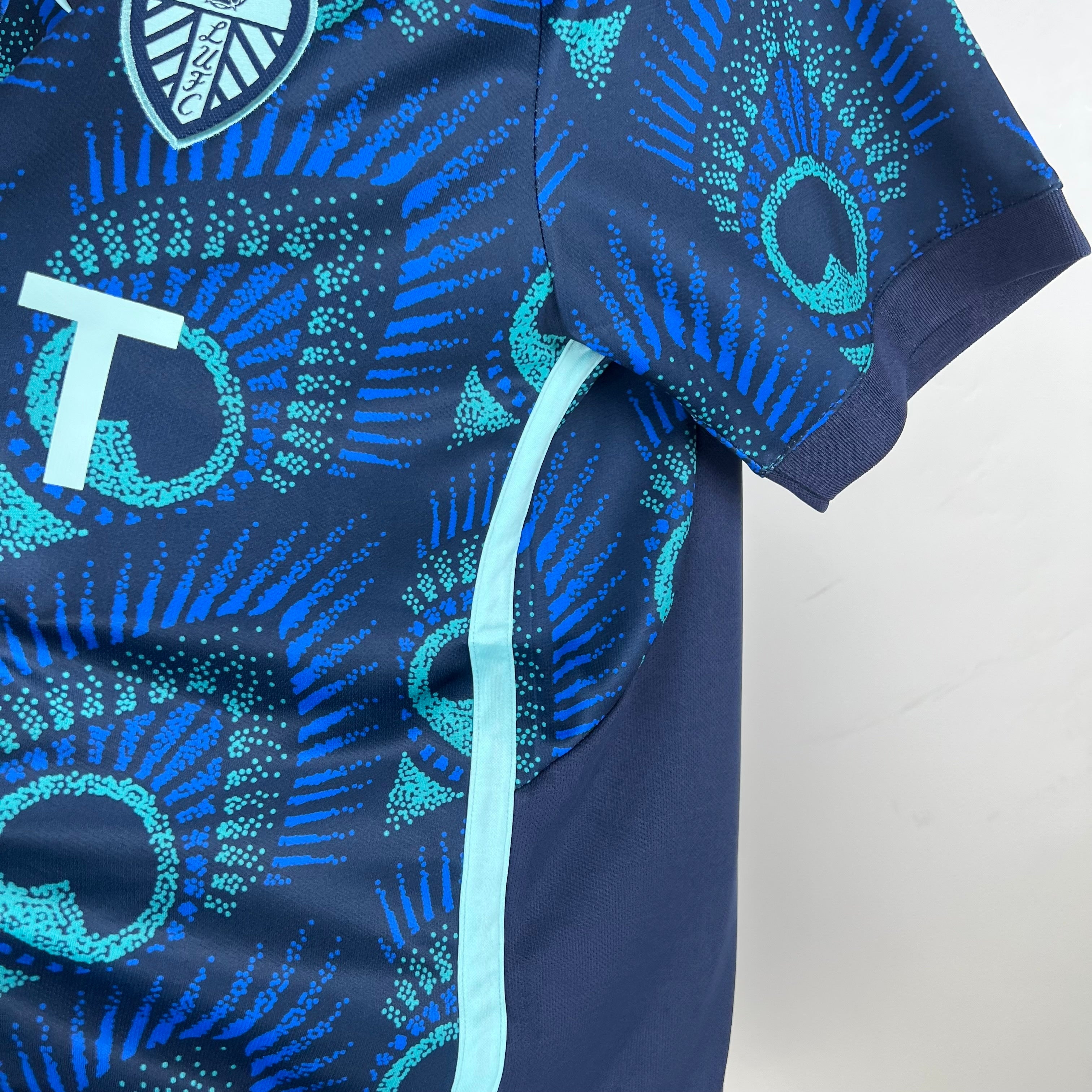 LEEDS UNITED - MAILLOT EXTÉRIEUR 23/24