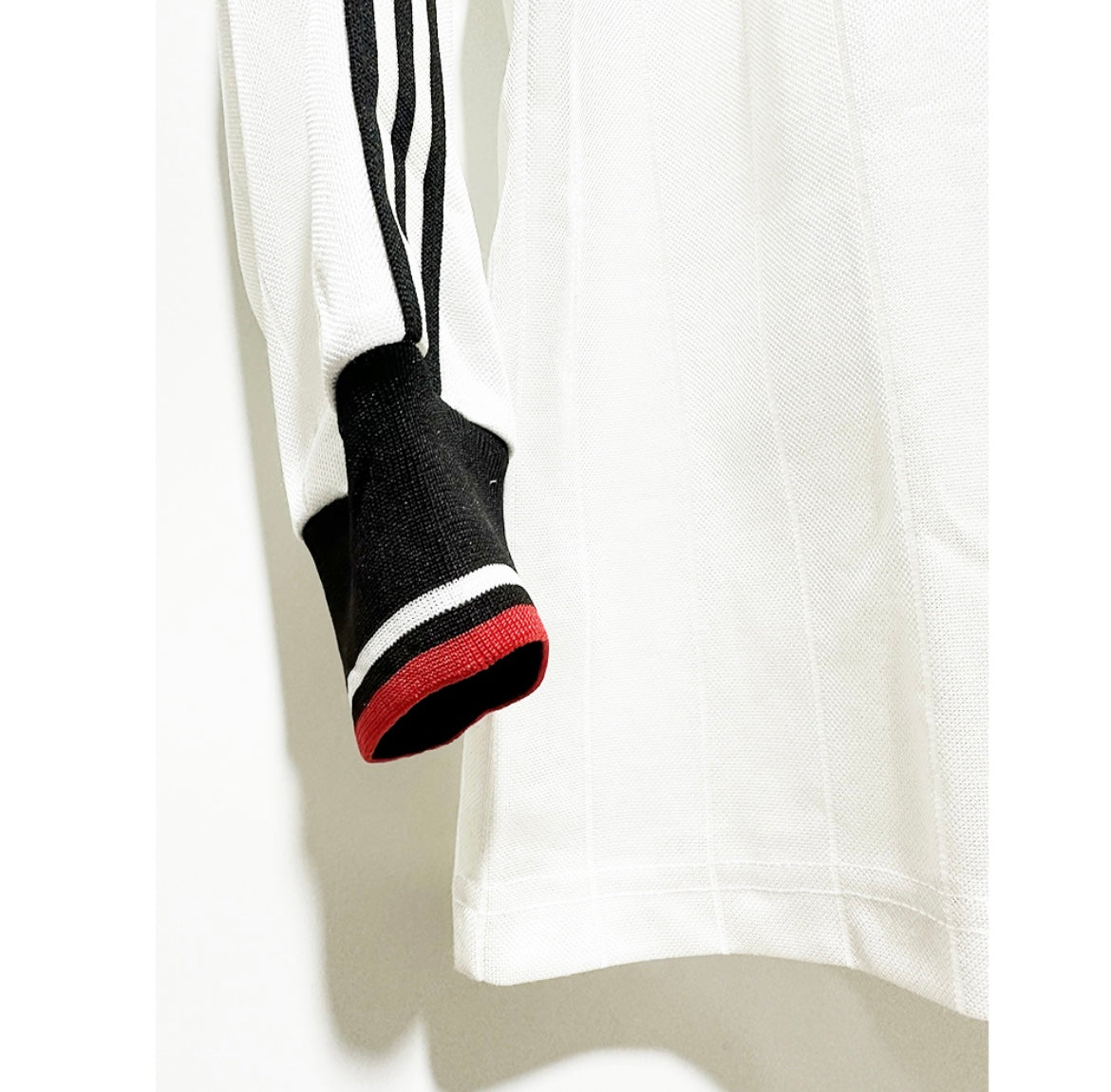 MANCHESTER UNITED - MAILLOT EXTÉRIEUR MANCHES LONGUES 1982/83