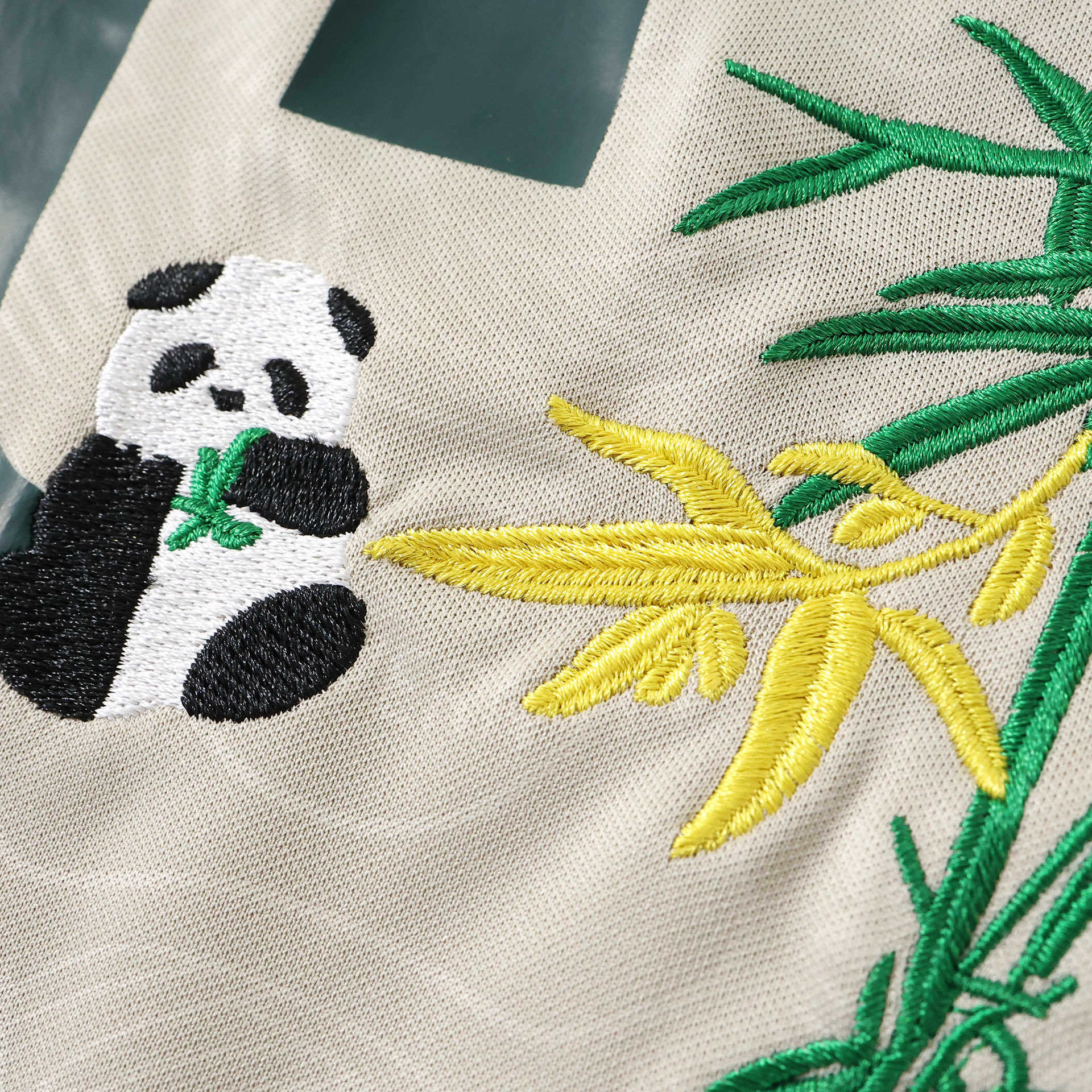 BAYERN MUNICH - MAILLOT BRODÉE 25/26