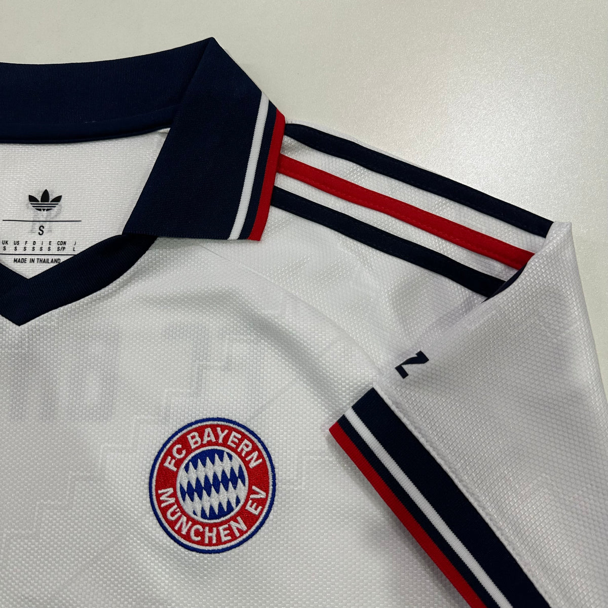 BAYERN MUNICH - MAILLOT EXTÉRIEUR 26/27