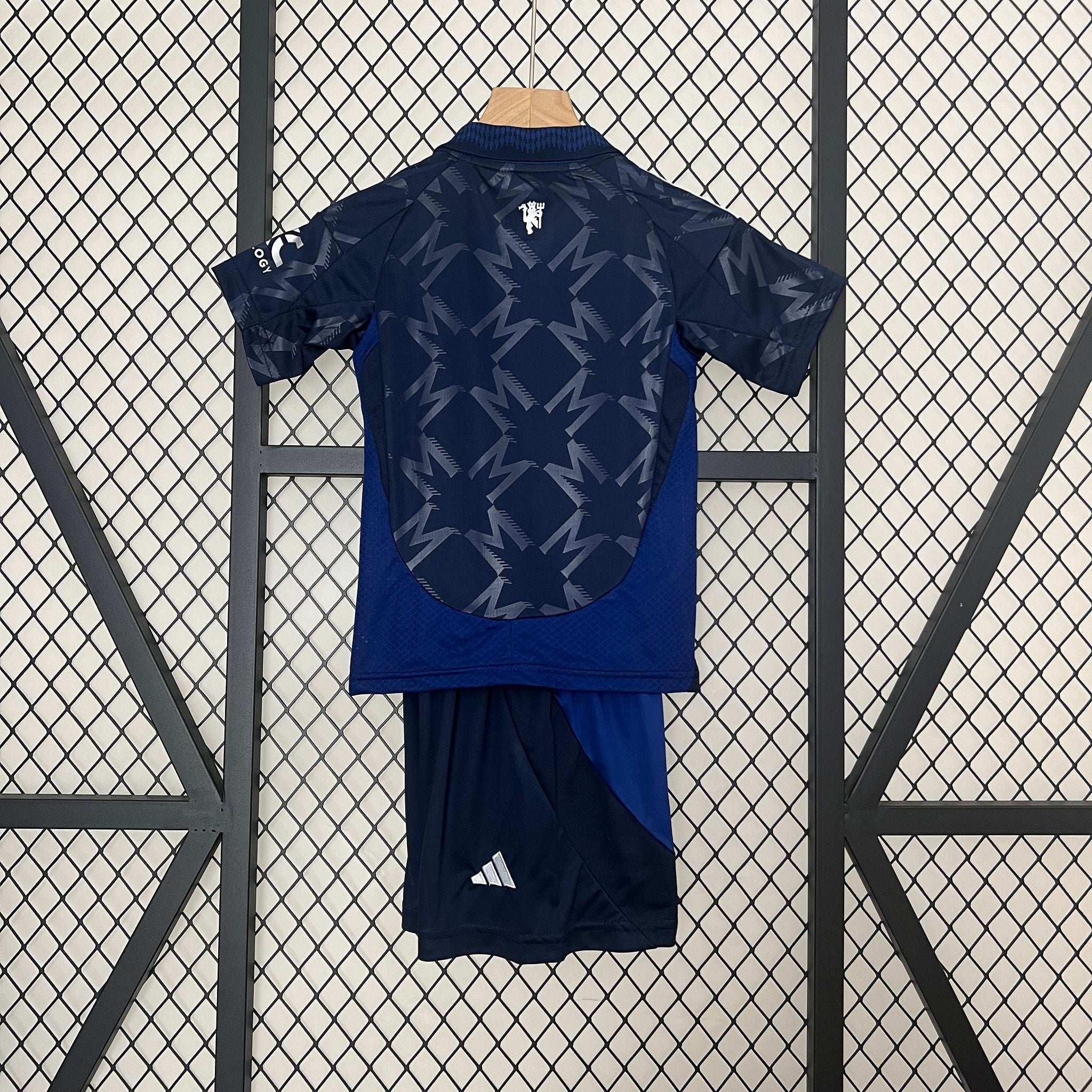 MANCHESTER UNITED - ENSEMBLE ENFANT EXTÉRIEUR 24/25
