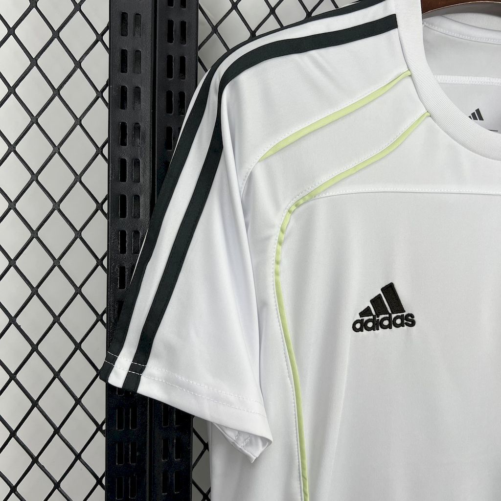 REAL MADRID - MAILLOT ENTRAINEMENT 25/26