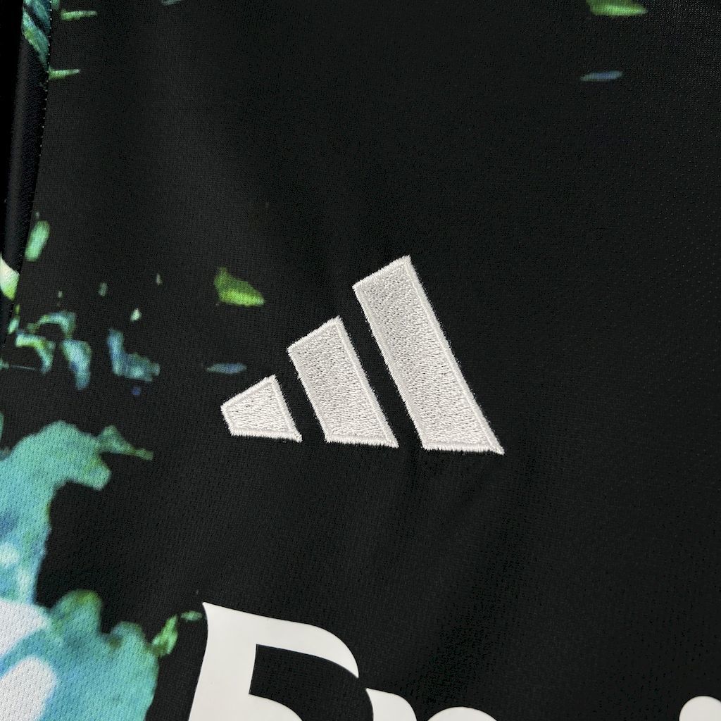 REAL MADRID - MAILLOT CONCEPT 25/26