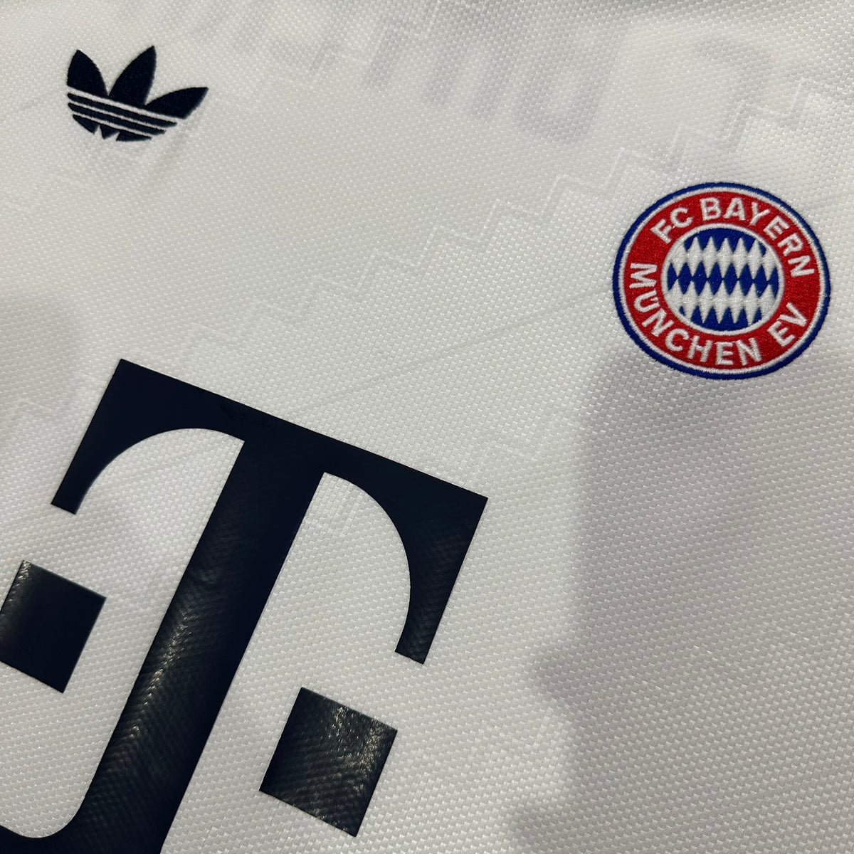 BAYERN MUNICH - MAILLOT EXTÉRIEUR 26/27