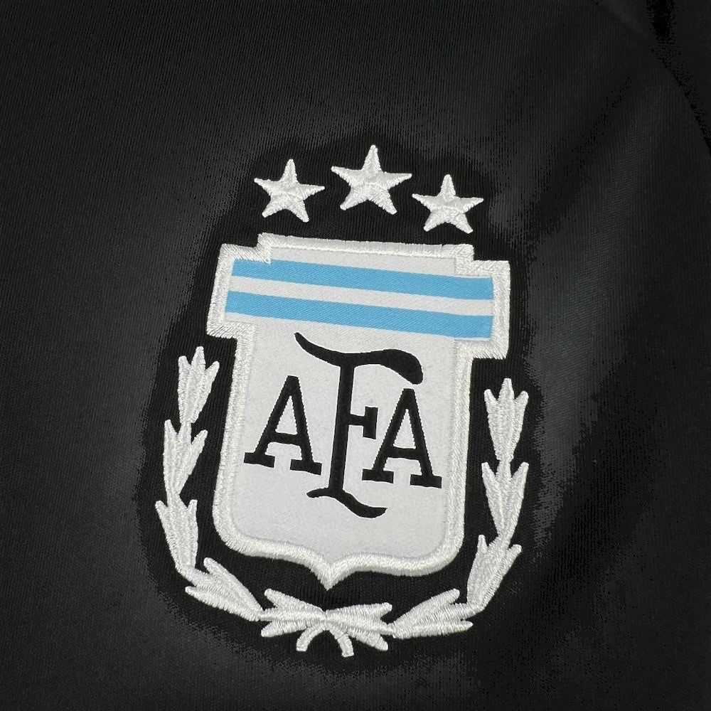 Leazofoot black goalkeeper jersey 2026 with embroidered Argentina crest and three stars.