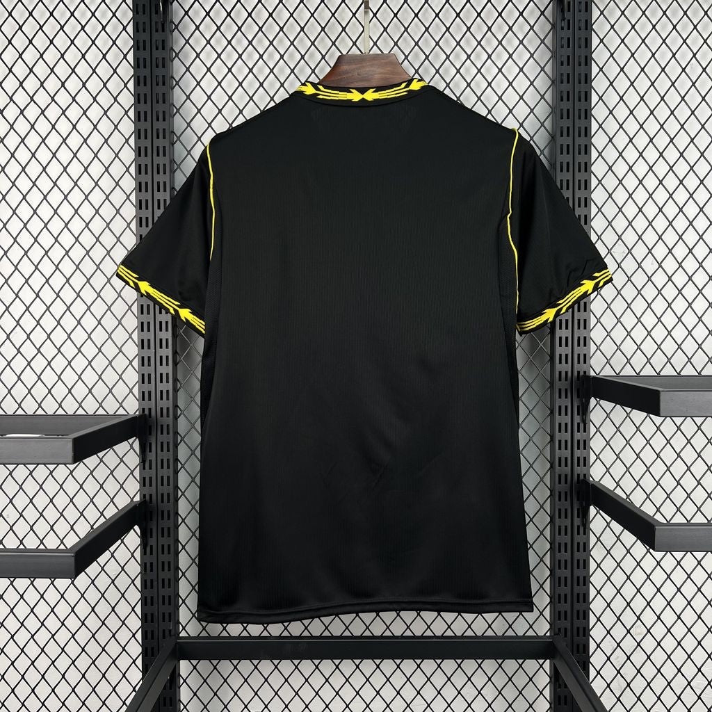 Leazofoot Chelsea 26/27 away football jersey in black with yellow trim on the collar and sleeve cuffs.