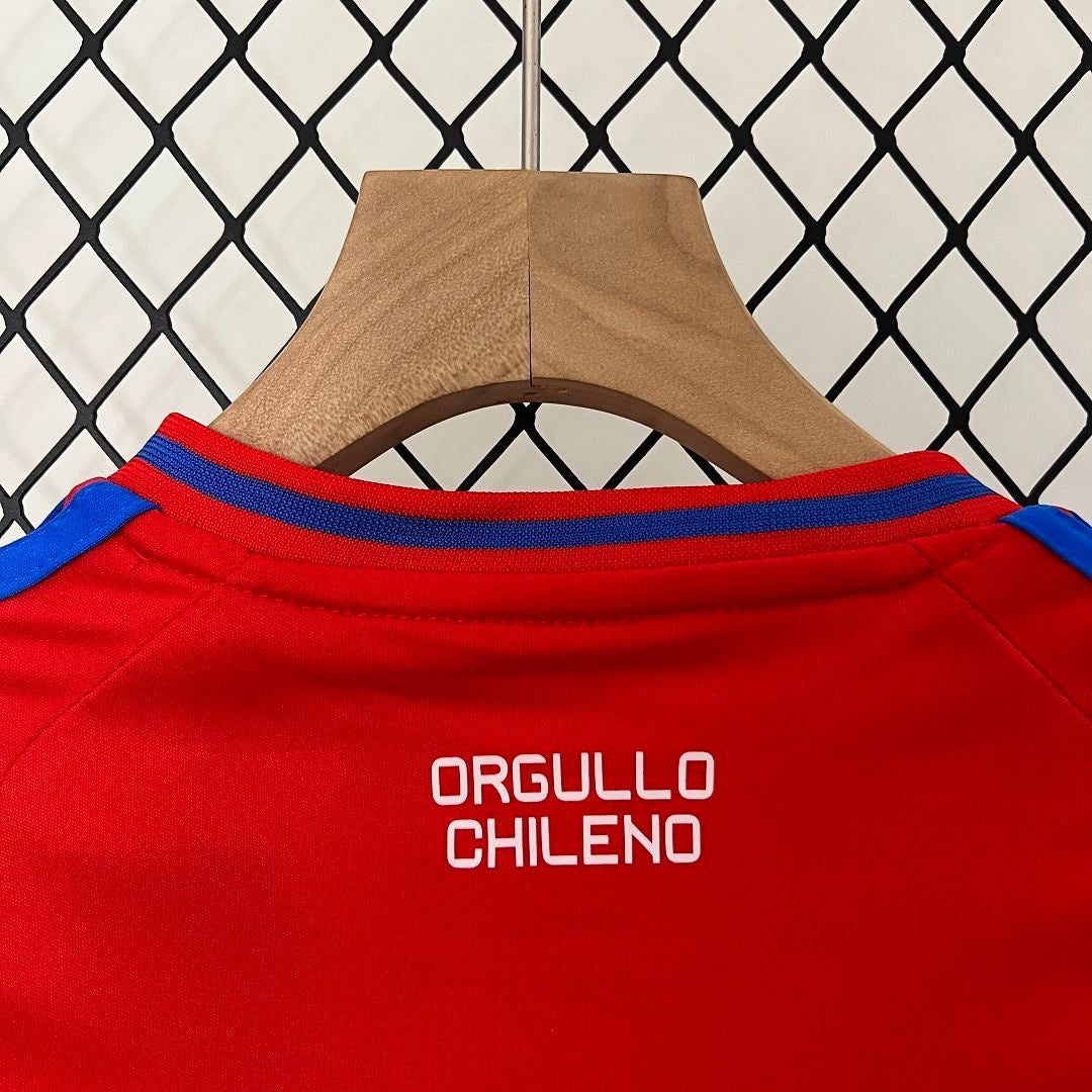 Leazofoot Chile 2024 kids home jersey featuring red fabric, blue collar trim, and Orgullo Chileno back neck print.