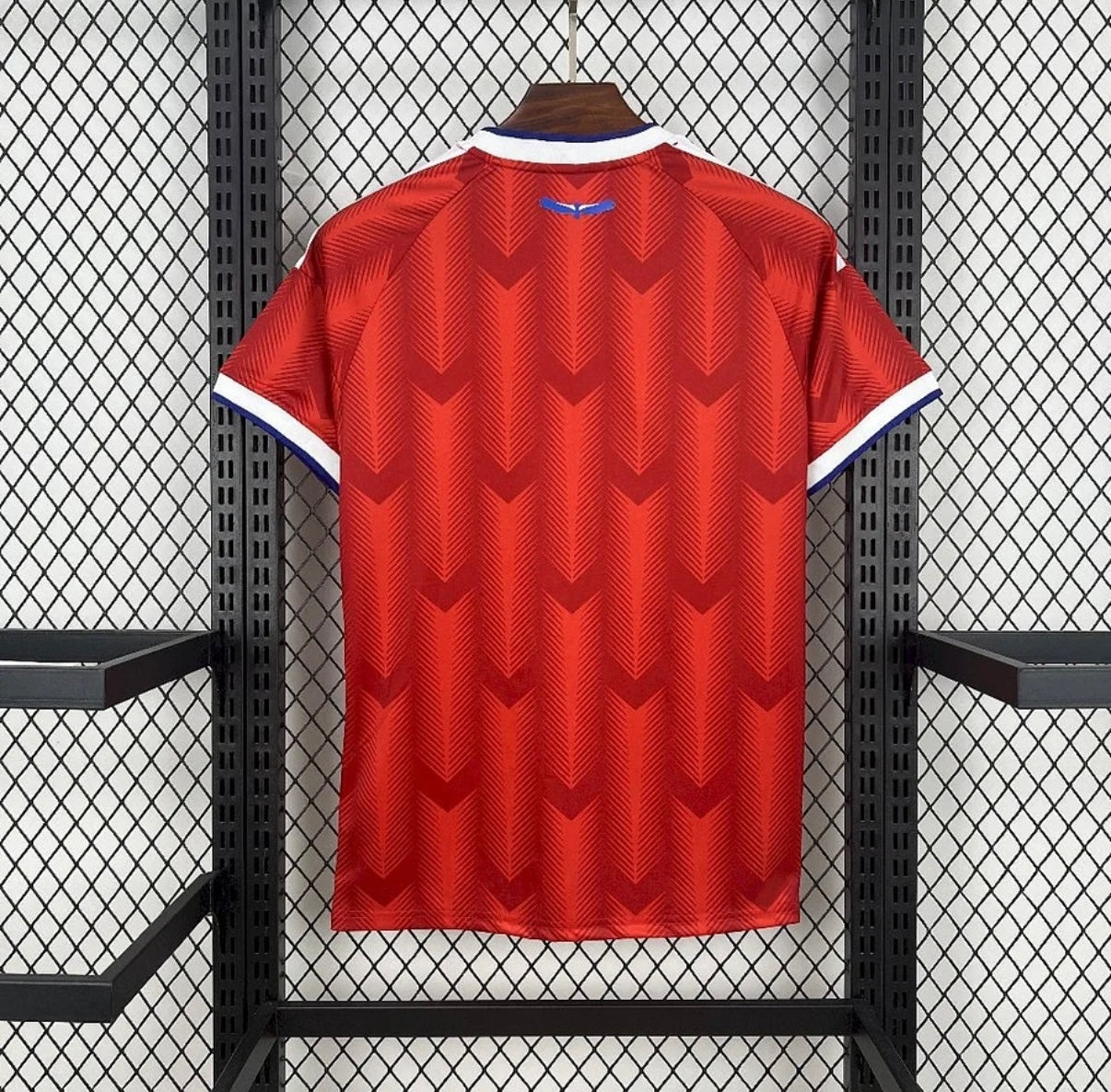 Leazofoot Chile 2026 home soccer jersey in red with a chevron pattern, white collar, and blue sleeve trim.