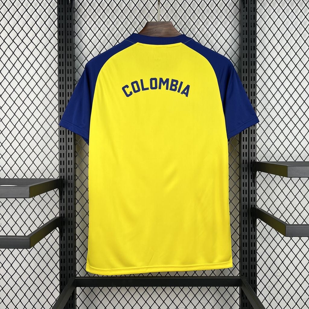 Leazofoot Colombia 2026 pre-match football jersey in yellow with blue sleeves and Colombia lettering on the back.
