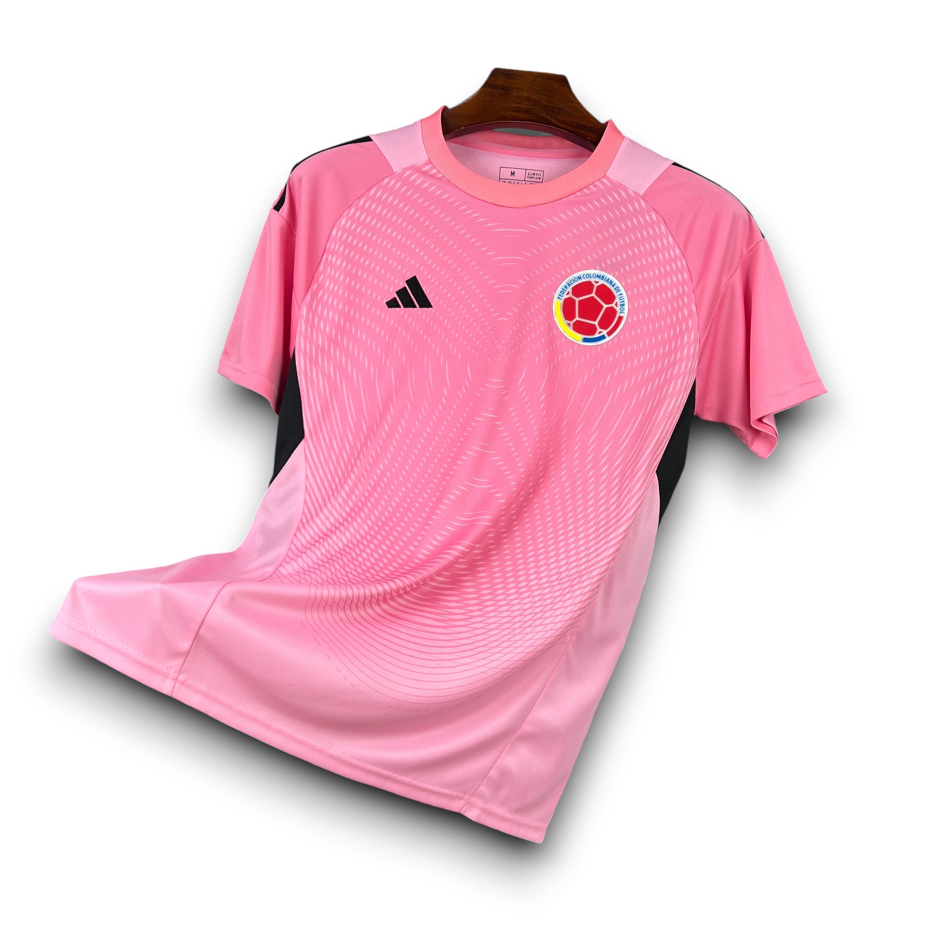 Leazofoot Colombia 2026 pre-match soccer jersey in pink with a graphic pattern and team crest.