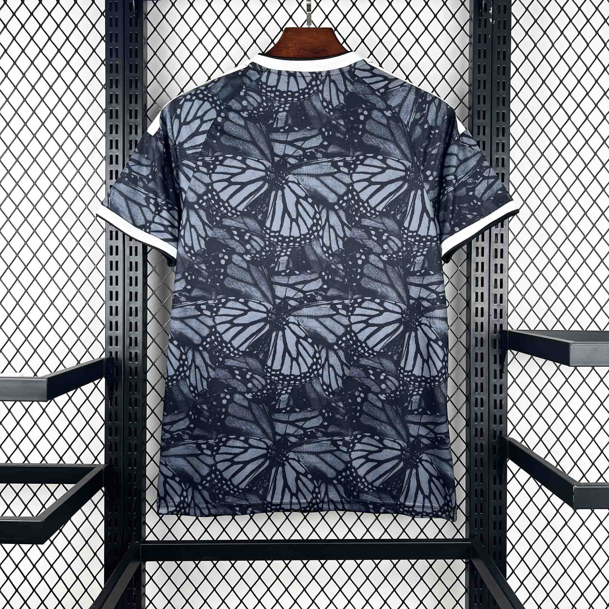 Leazofoot COLOMBIE 2026 goalkeeper jersey with a black and grey butterfly print and white trim.