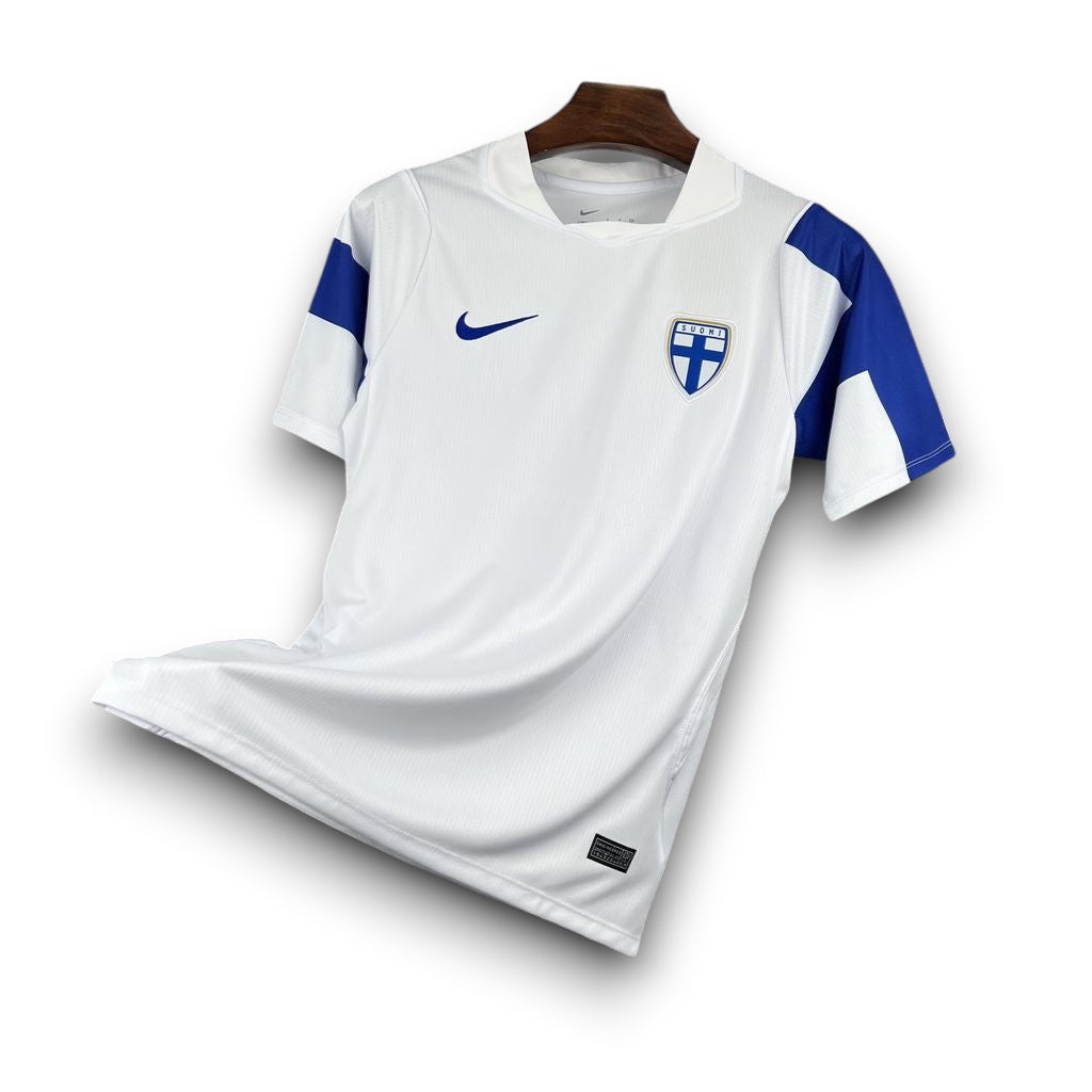 Leazofoot Finland 2026 home football jersey in white with blue sleeve accents and national team crest.