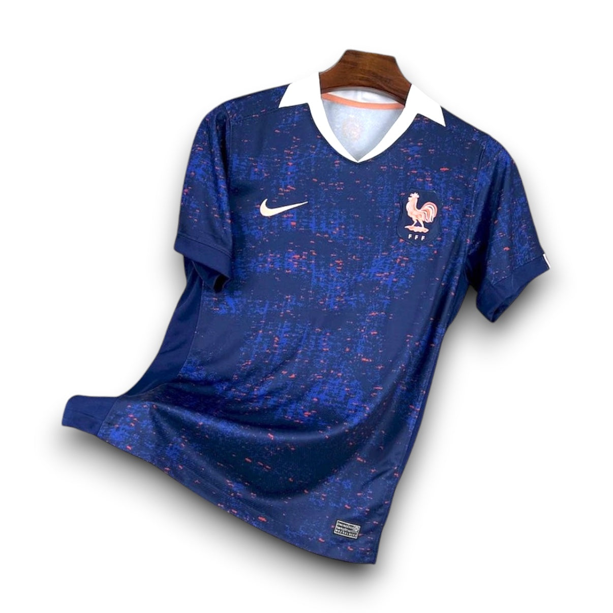 Leazofoot France 2025 home soccer jersey in navy blue with a white collar and pink team crest and Nike logo.