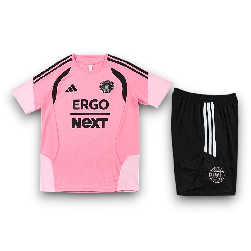 Leazofoot Inter Miami 26/27 training kit featuring a pink jersey with black accents and matching black athletic shorts.