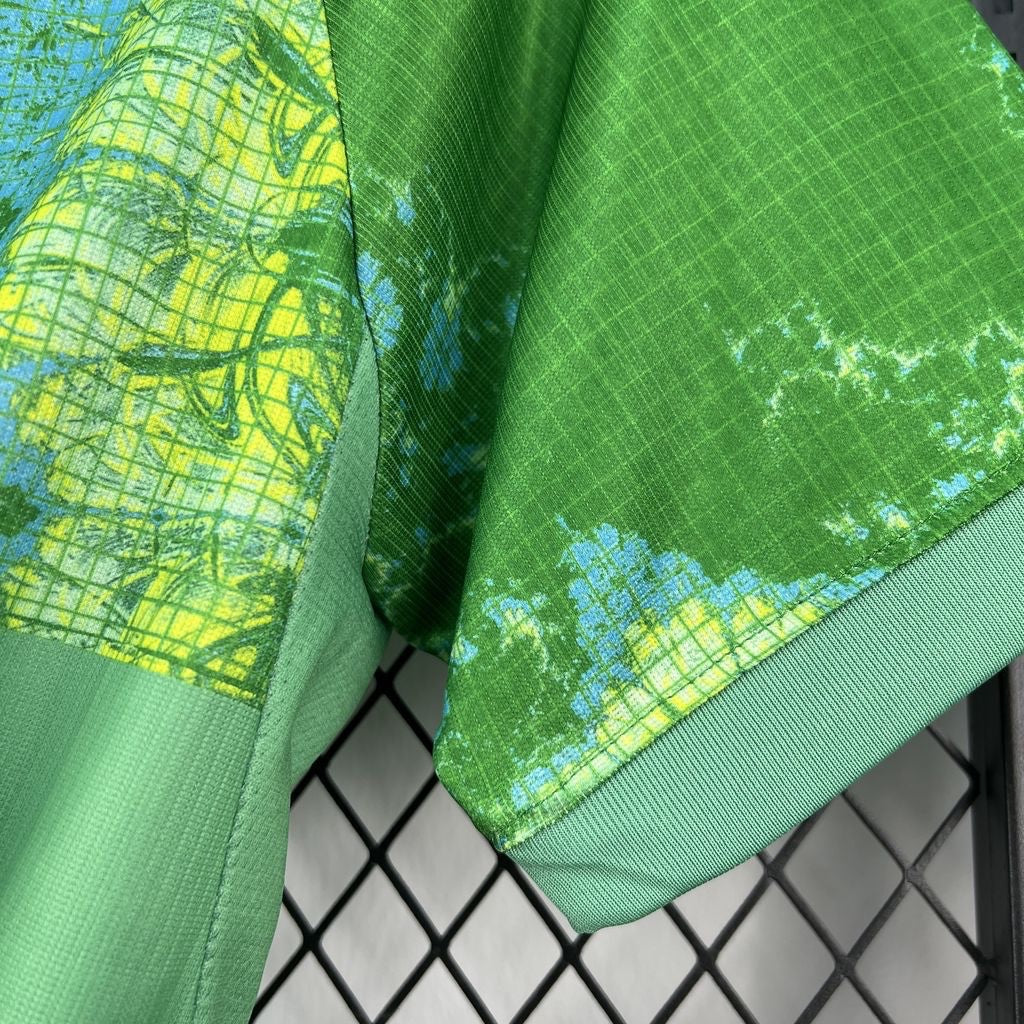 Leazofoot Netherlands 2026 goalkeeper jersey featuring a green grid pattern with abstract blue and yellow accents.