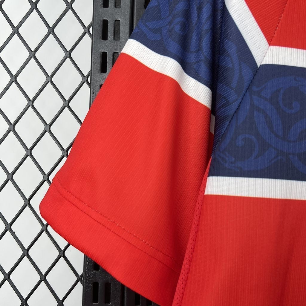 Leazofoot NORVÈGE 2026 home jersey with red, white, and blue panels featuring a subtle navy blue ornate pattern.