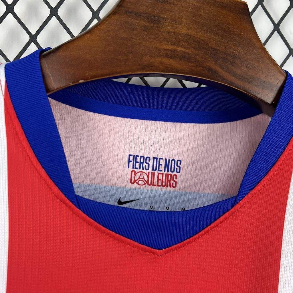 Leazofoot Paris Saint Germain 26/27 home jersey featuring Fiers de nos couleurs inner neck detail and Nike logo.