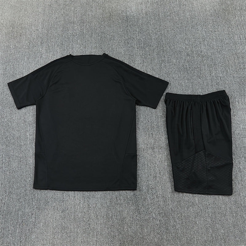 Leazofoot Real Madrid 26/27 training ensemble featuring a plain black short-sleeve jersey and matching athletic shorts