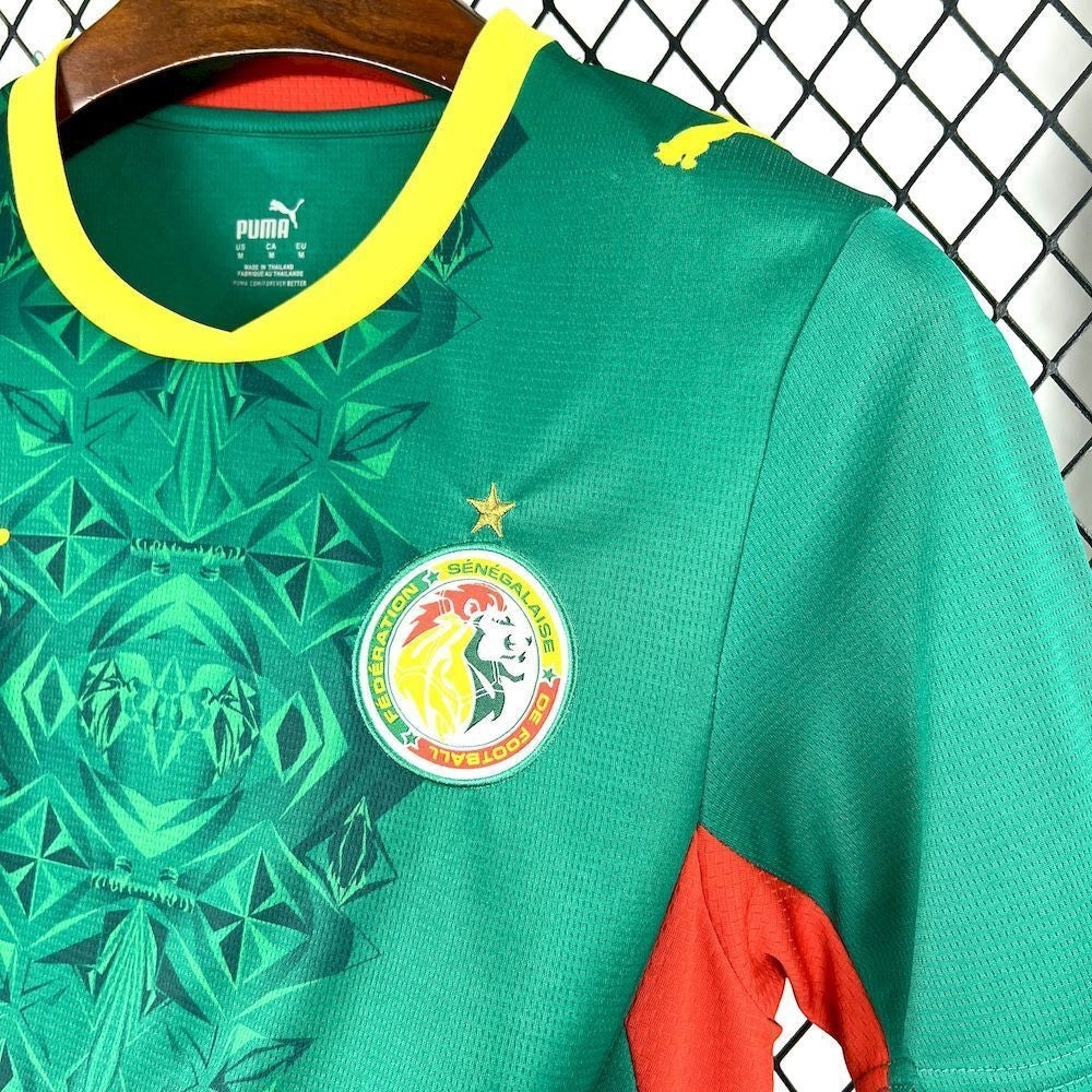 Leazofoot Senegal 2026 away football jersey in green with yellow collar, red accents, and team crest.
