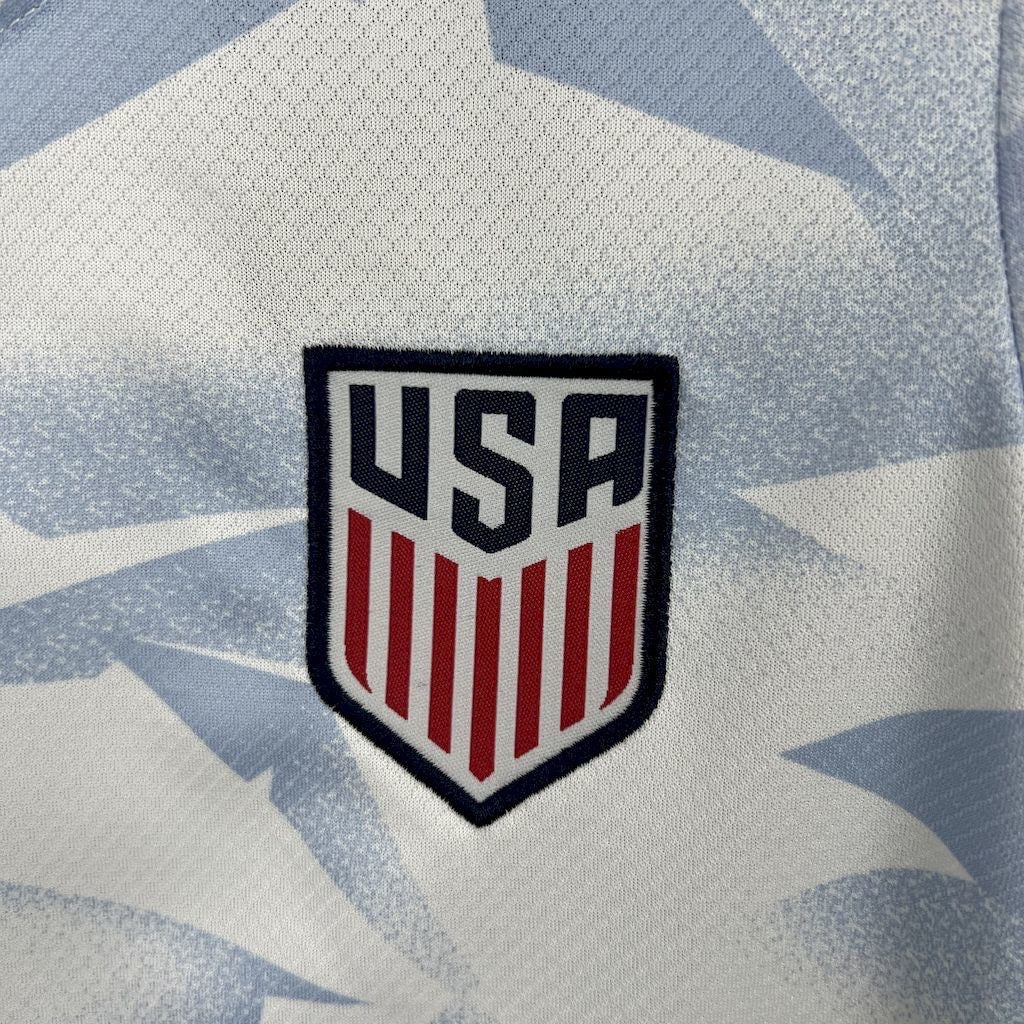 Leazofoot 2025 USA kids home soccer jersey featuring a white and light blue patterned fabric with the USA team crest.