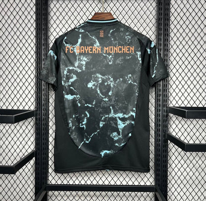 FC Bayern 2024/25 Extérieur