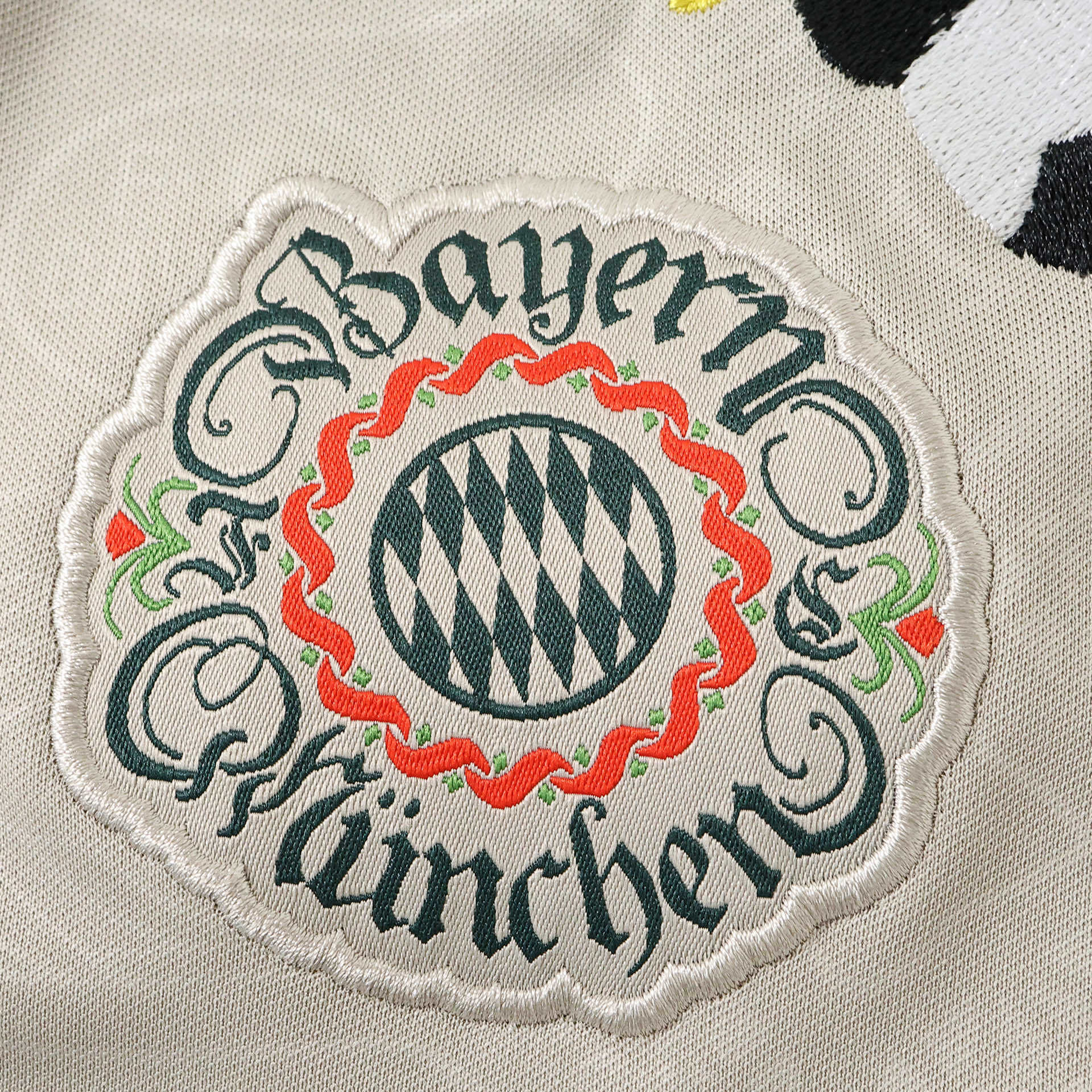 BAYERN MUNICH - MAILLOT BRODÉE 25/26