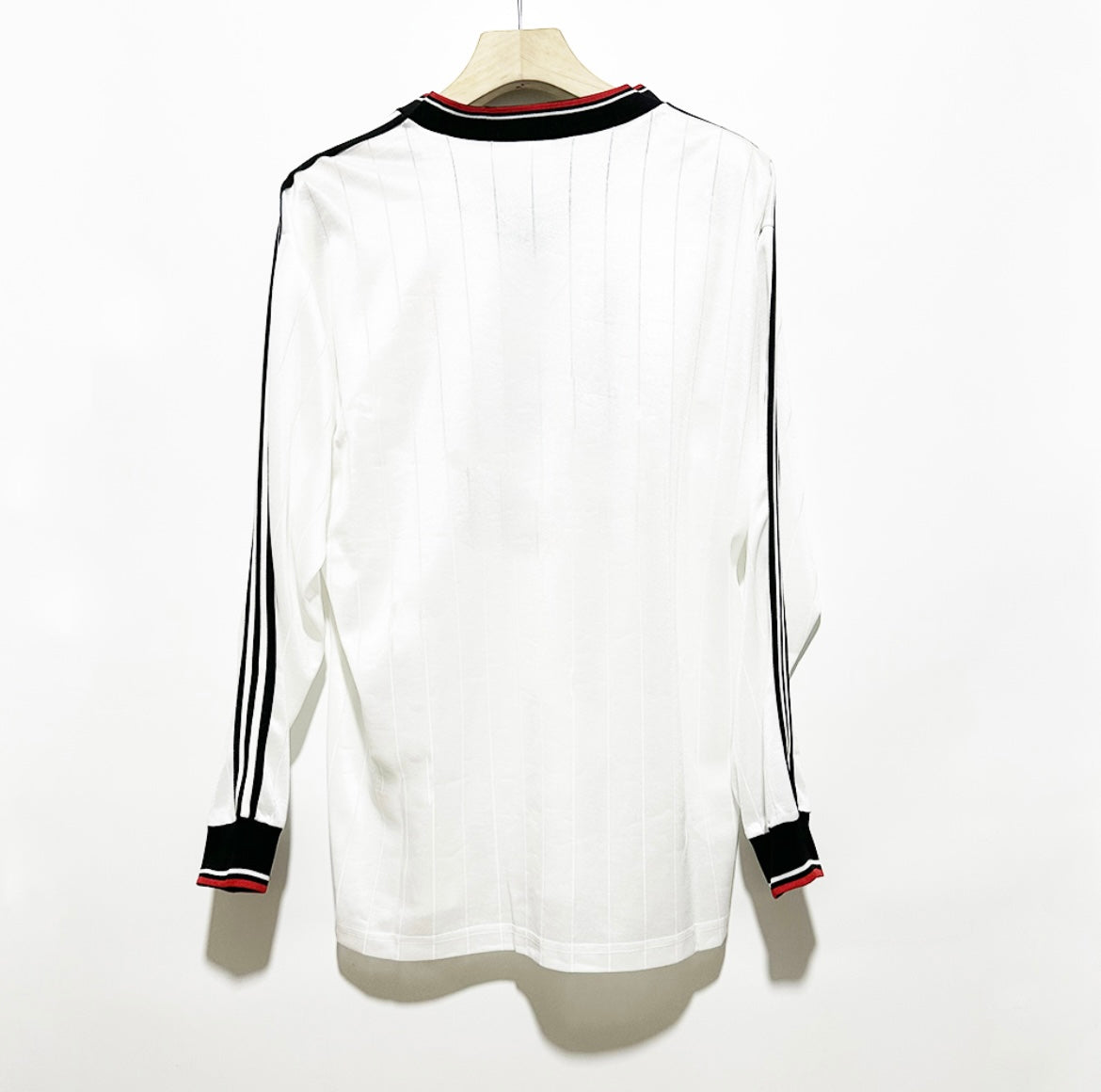 MANCHESTER UNITED - MAILLOT EXTÉRIEUR MANCHES LONGUES 1982/83
