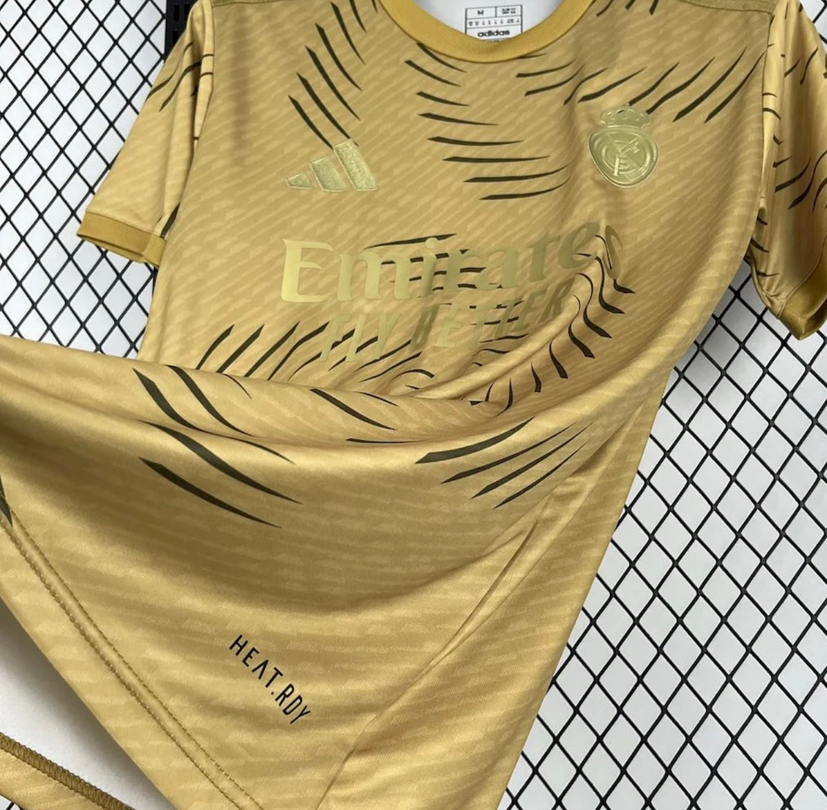 REAL MADRID - MAILLOT CONCEPT 25/26