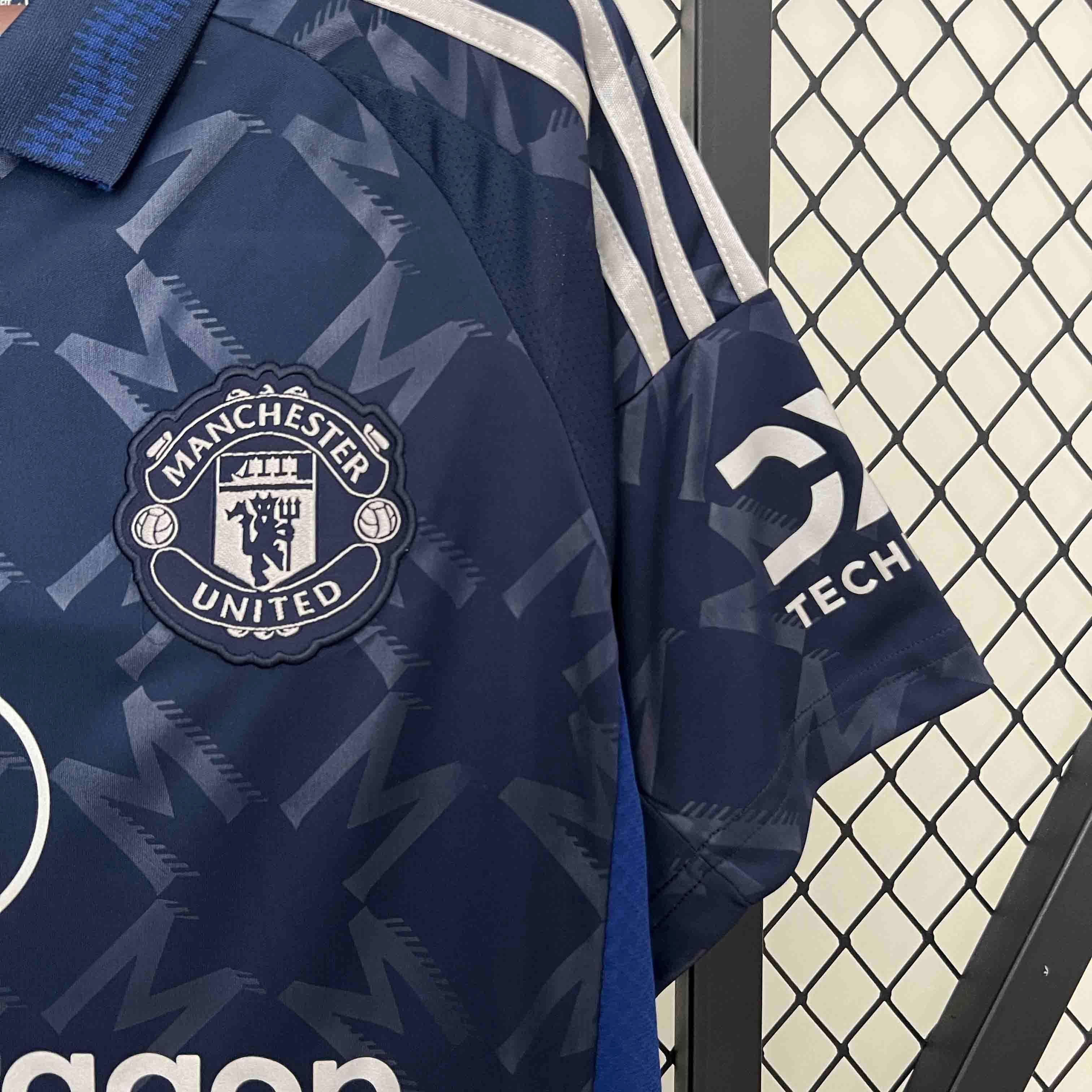 MANCHESTER UNITED - MAILLOT EXTÉRIEUR 24/25