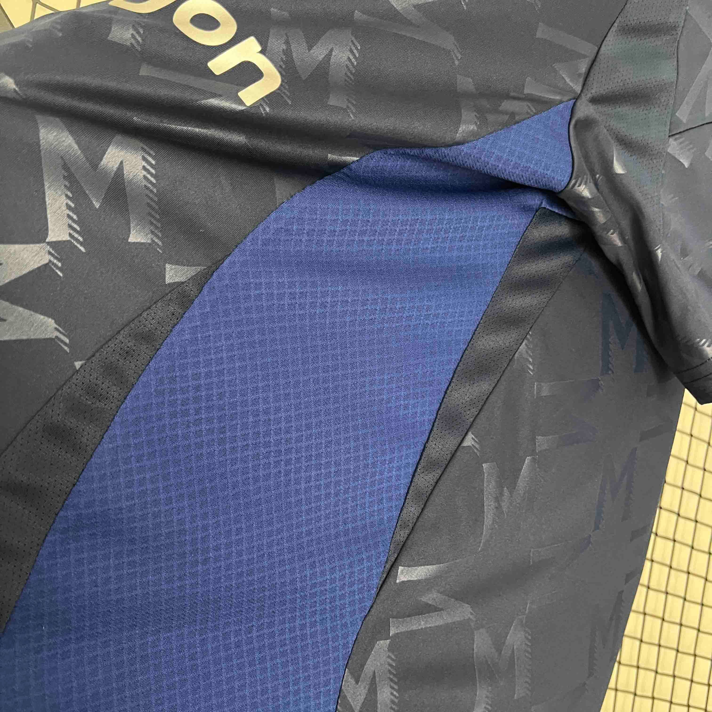 MANCHESTER UNITED - MAILLOT EXTÉRIEUR 24/25
