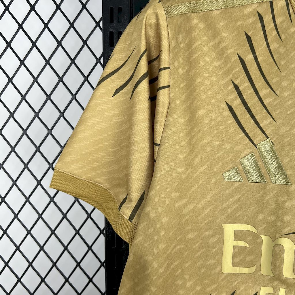 REAL MADRID - MAILLOT CONCEPT "OR" 25/26