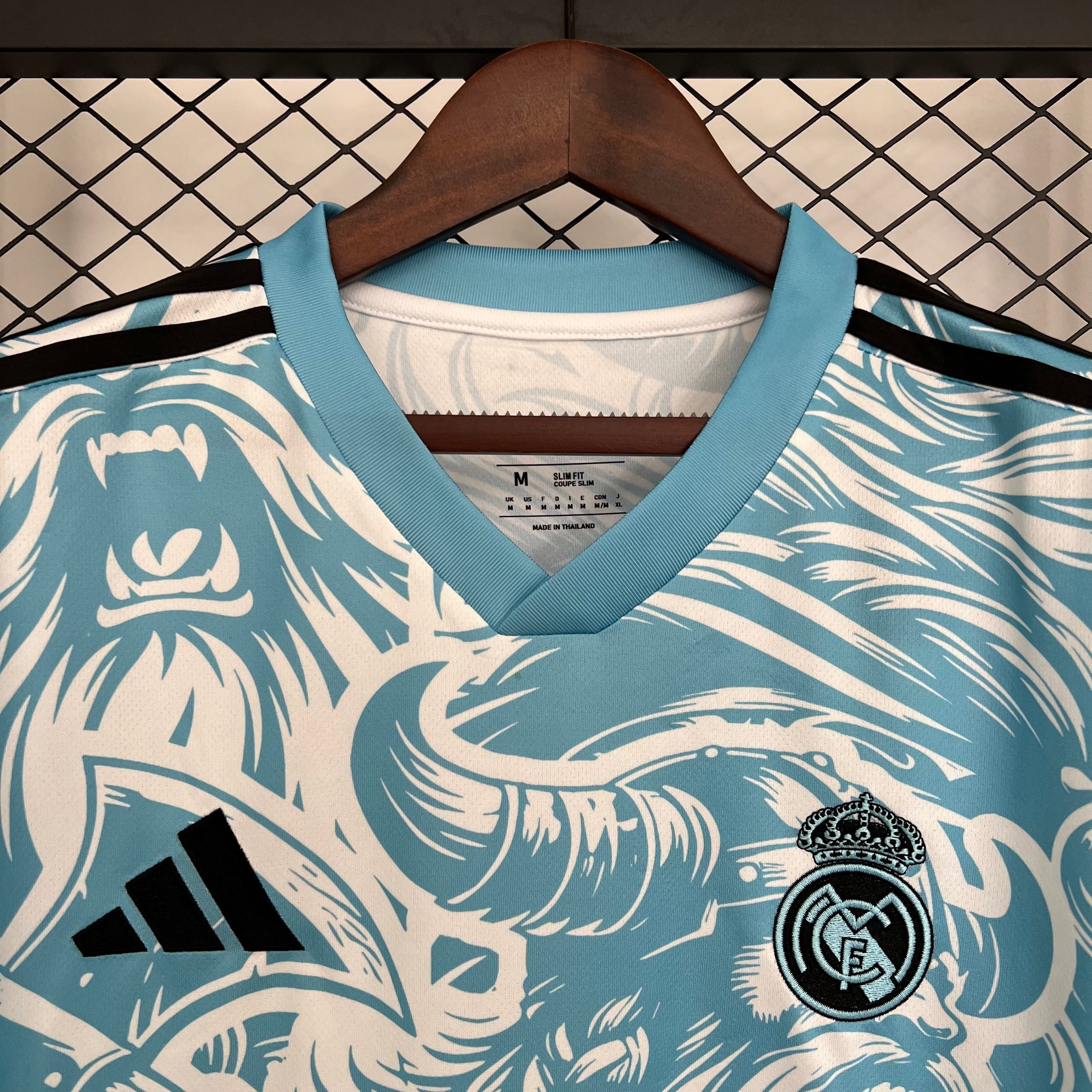 REAL MADRID - MAILLOT CONCEPT 25/26