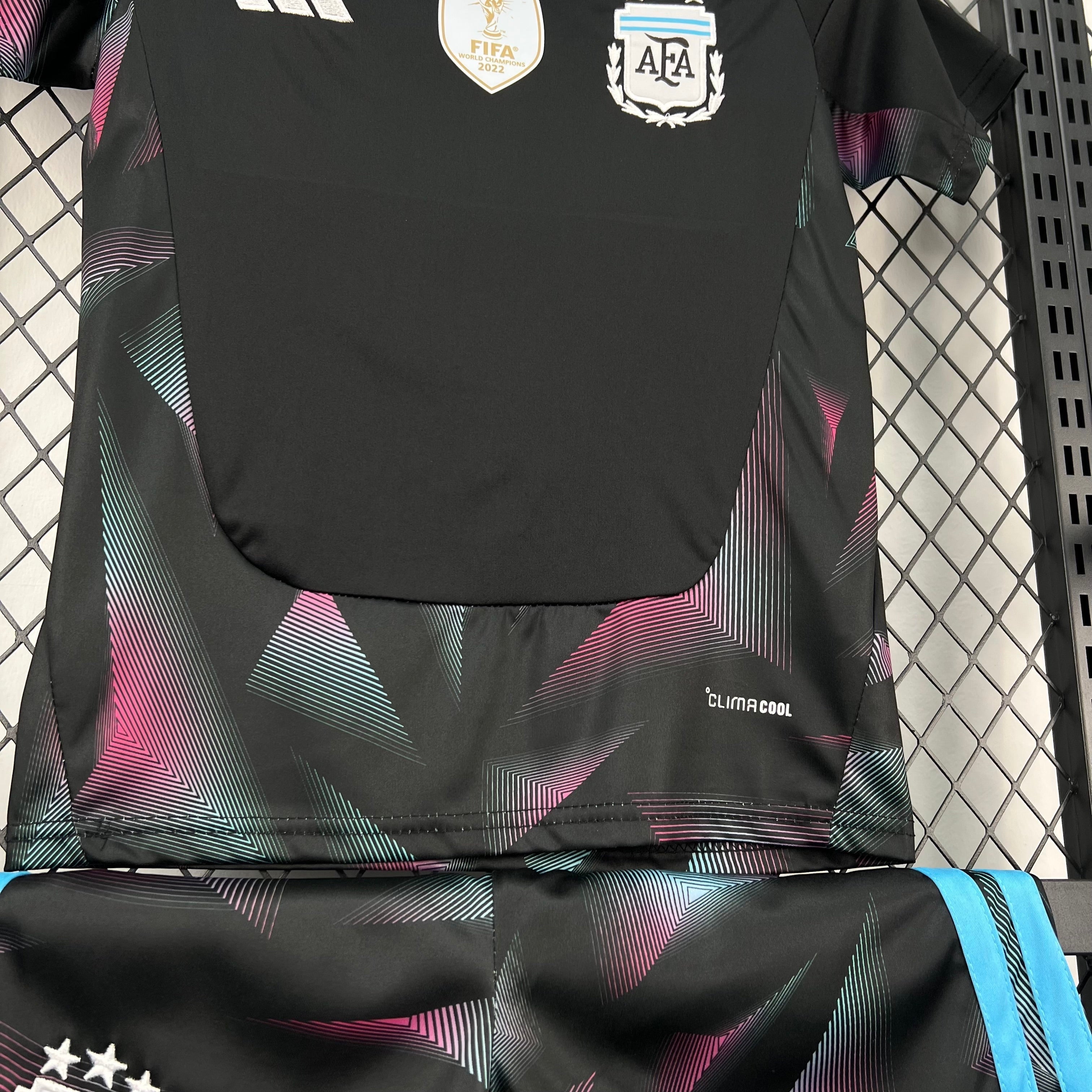 Leazofoot black Argentina goalkeeper kit 2026 with pink and teal geometric pattern. Features FIFA World Champions 2022 badge.