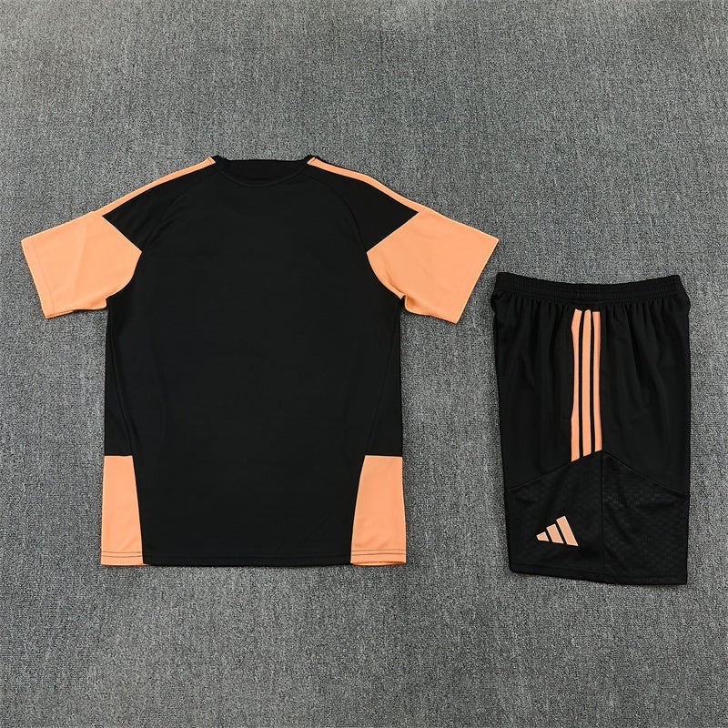 Leazofoot Arsenal 26/27 training kit featuring a black and orange short-sleeve jersey and matching athletic shorts.