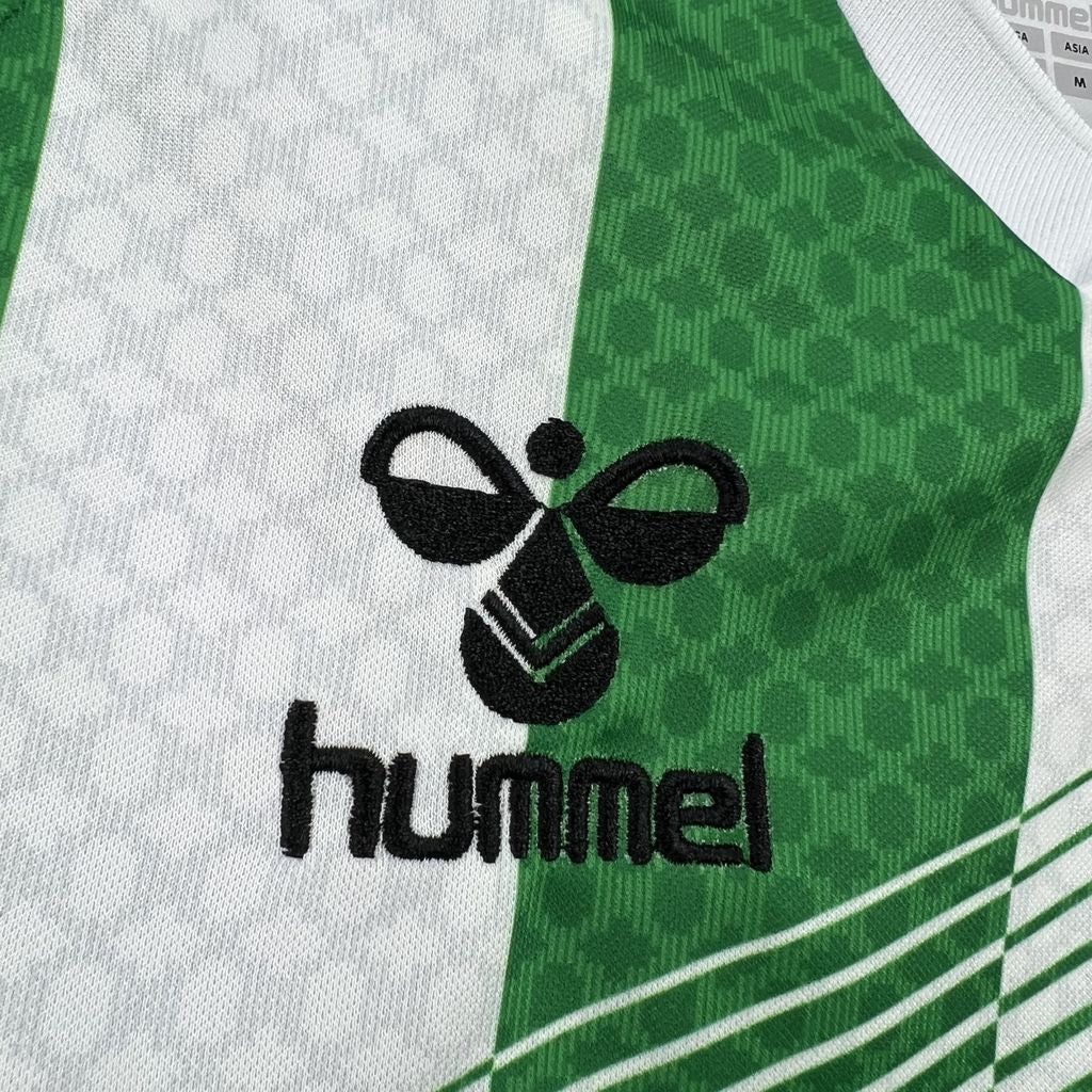 Leazofoot BETIS SÉVILLE 26/27 home jersey with green and white vertical stripes and Hummel logo.