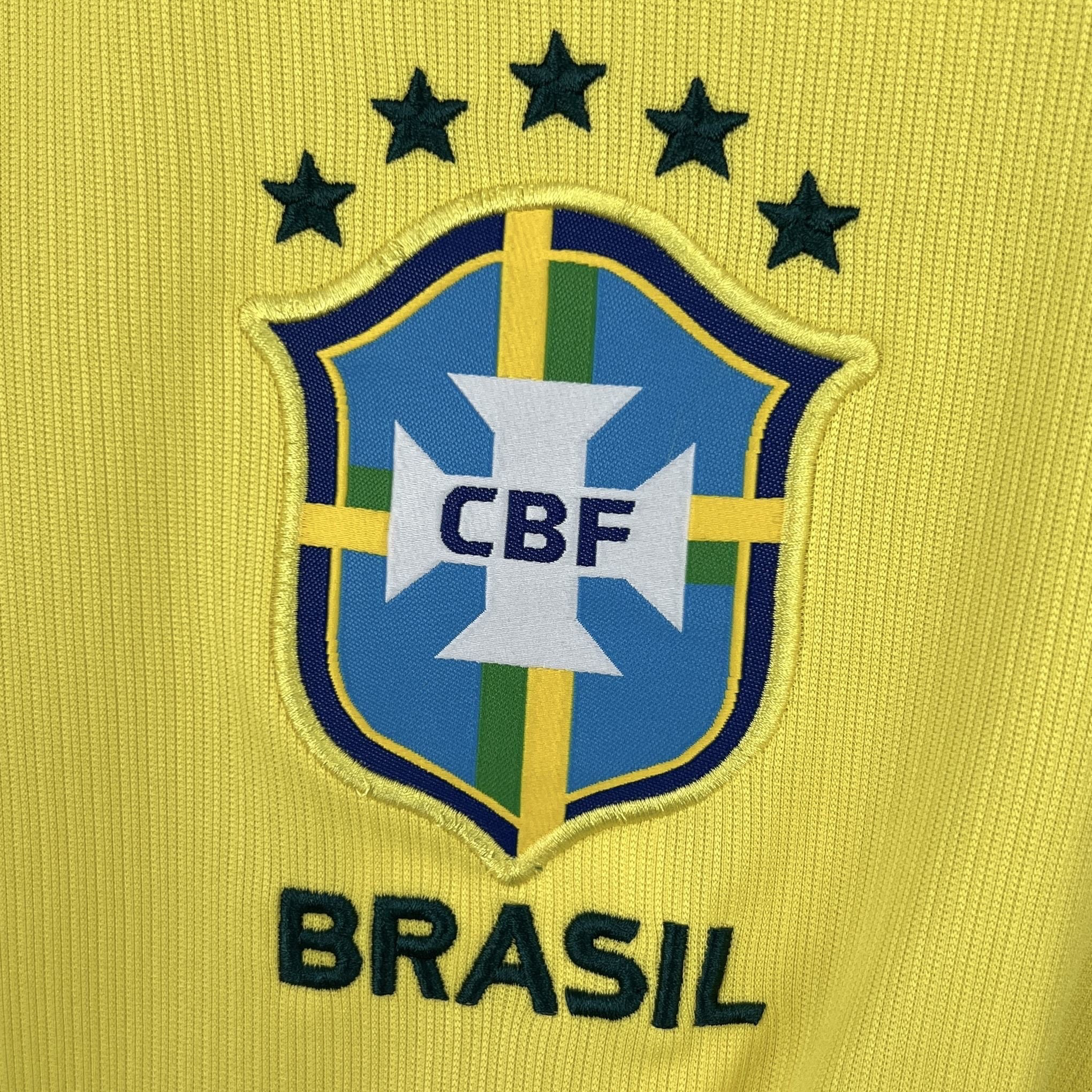Leazofoot BRÉSIL 2026 home jersey with CBF crest and five stars. Yellow polyester.