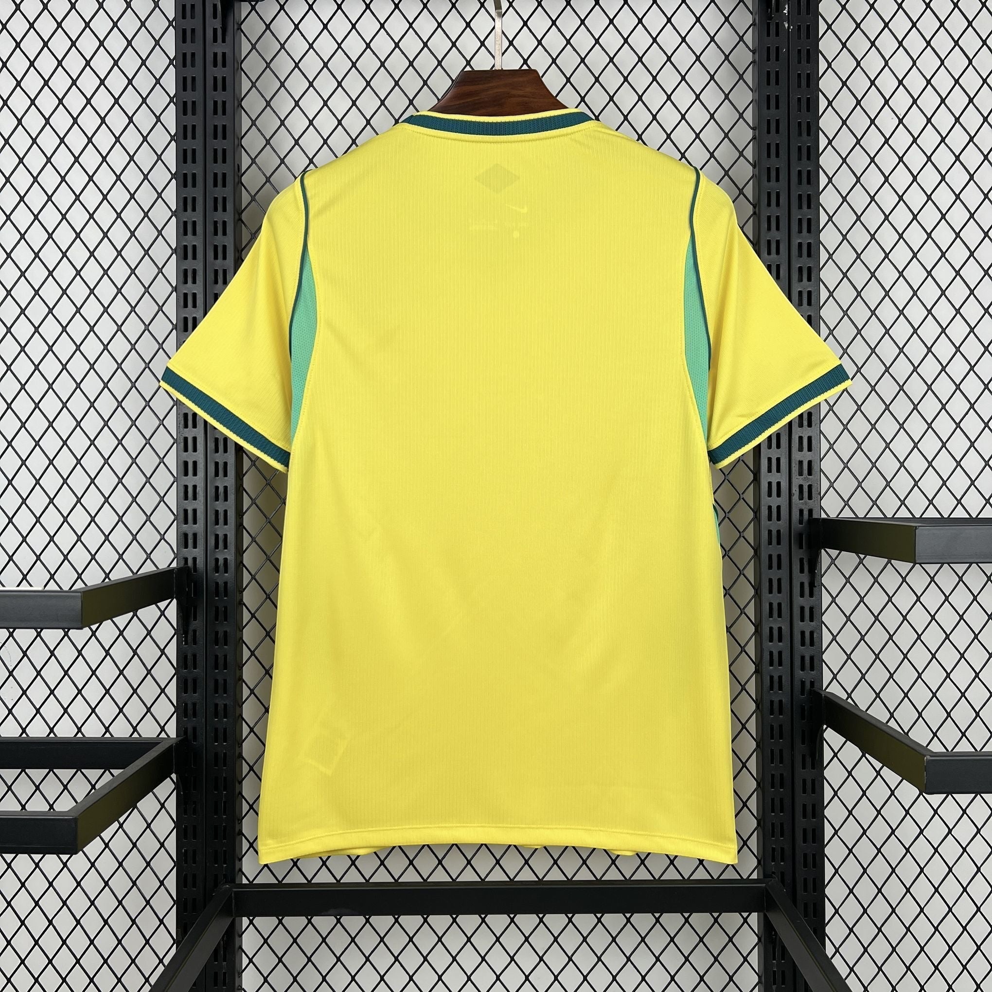 Leazofoot BRÉSIL 2026 home jersey, yellow with green trim on sleeves and collar.