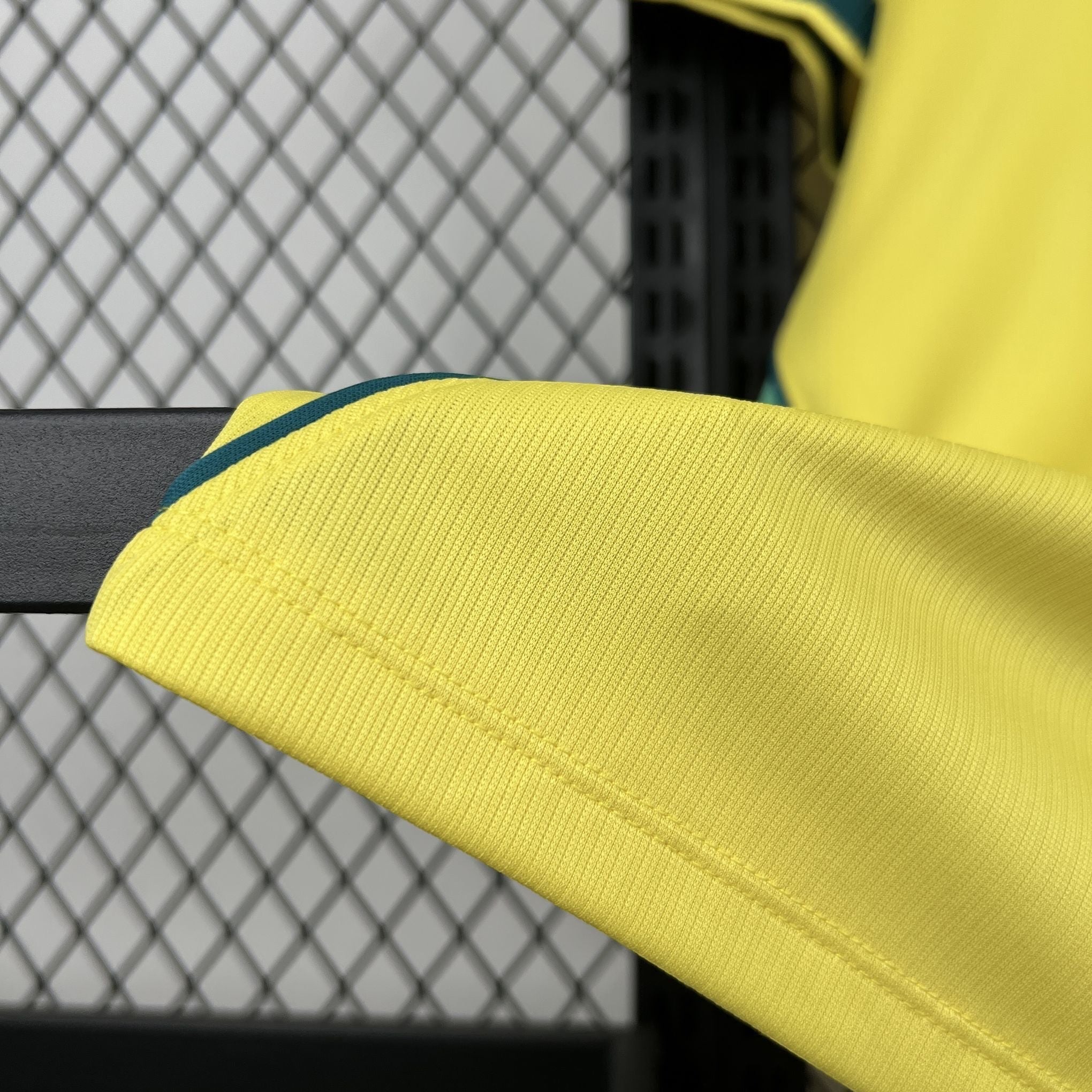 Leazofoot BRÉSIL 2026 home jersey, yellow with green trim on the sleeve.