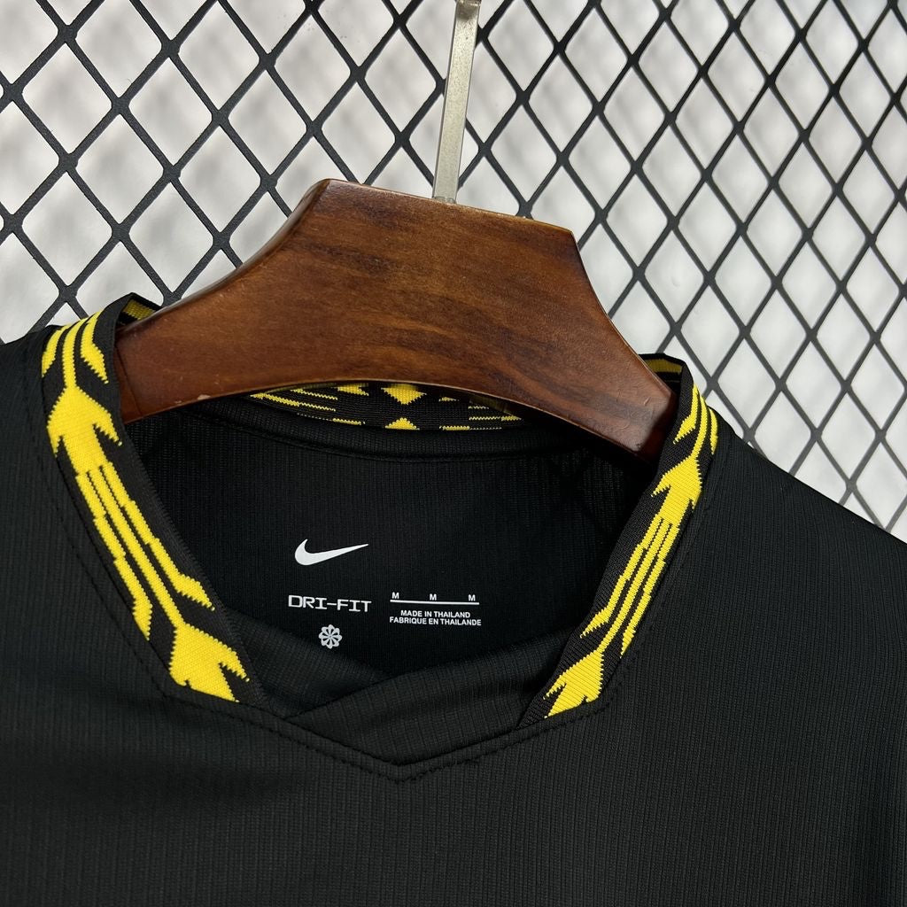 Leazofoot Chelsea 26/27 away jersey in black with yellow patterned collar and Nike Dri-FIT technology.