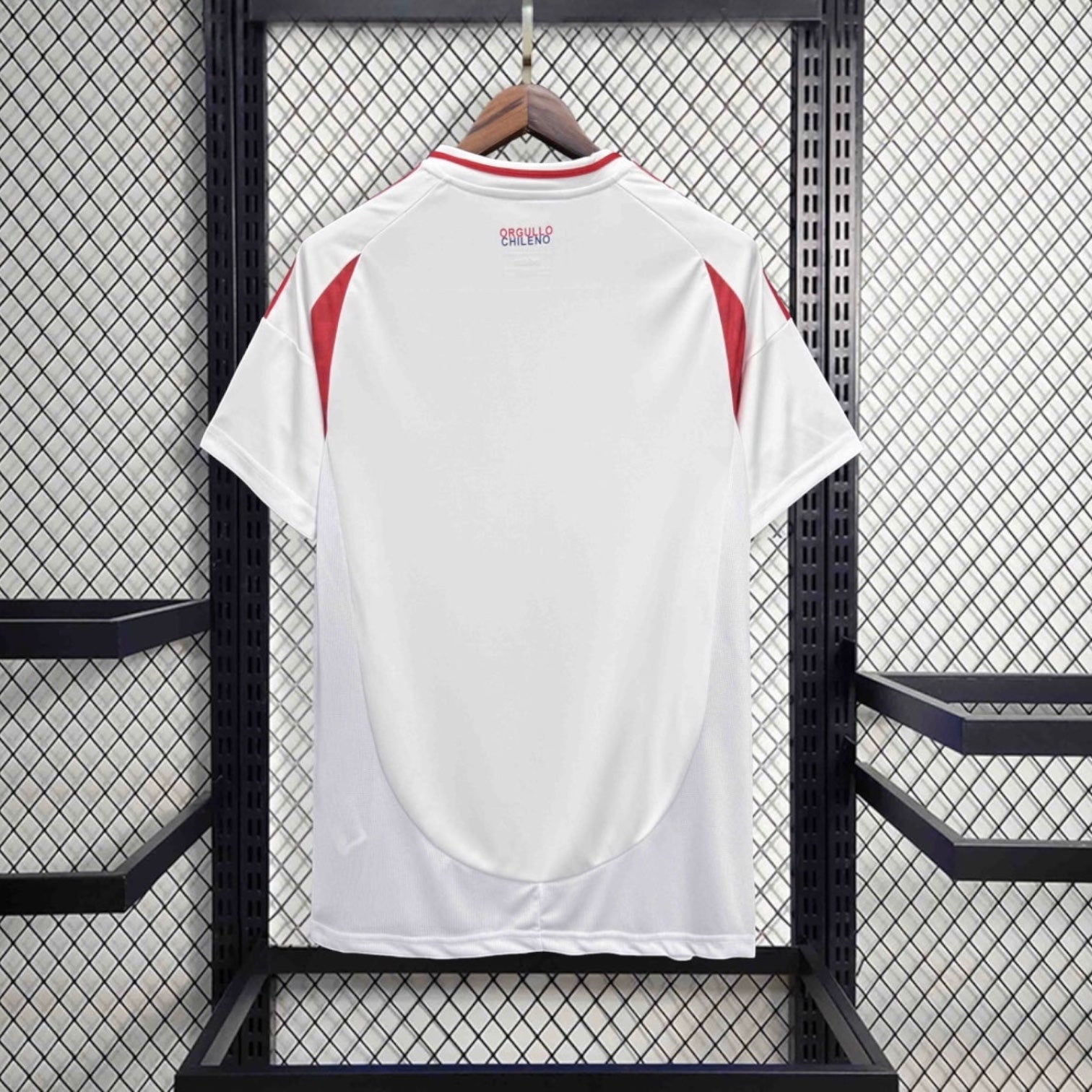 Leazofoot Chile 2024 away soccer jersey in white with red accents and Orgullo Chileno detail on the back neck.