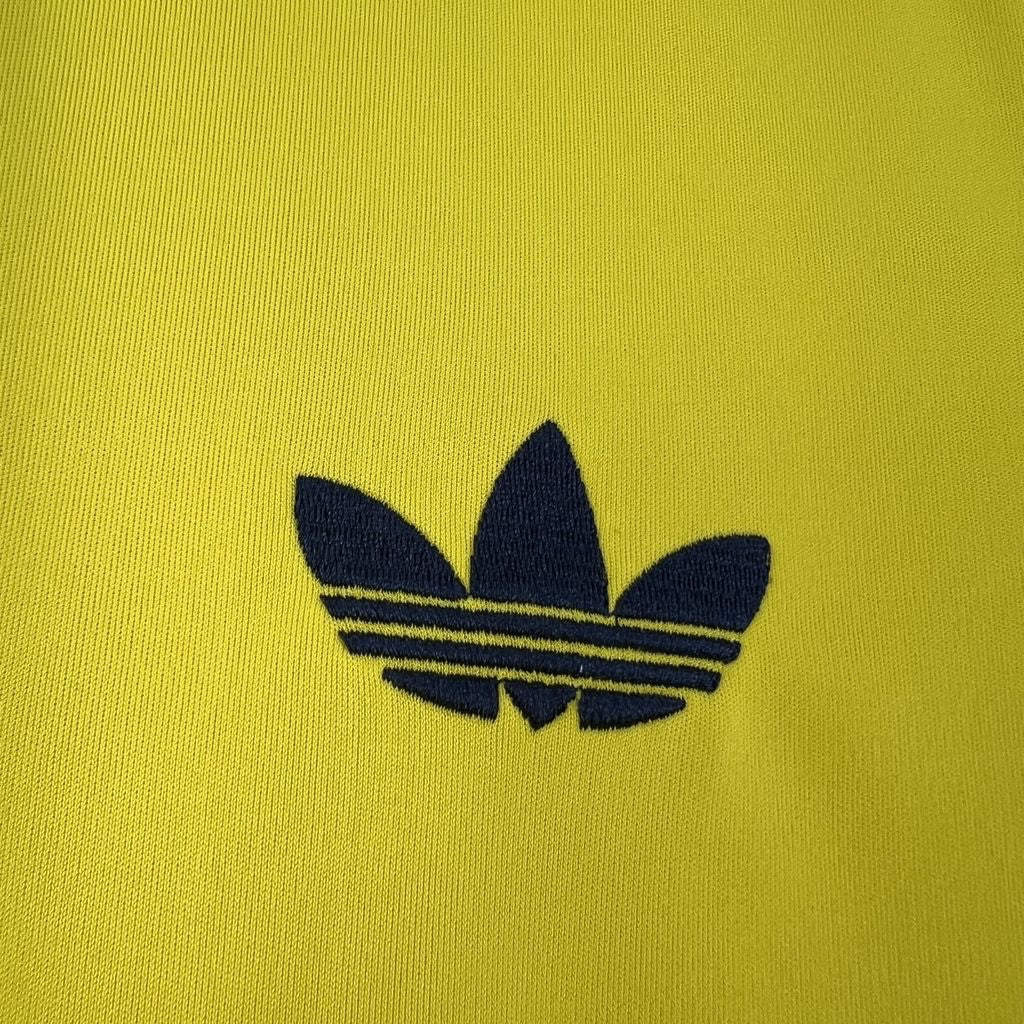Leazofoot Colombia 2026 match jersey featuring a yellow fabric with a dark blue embroidered Adidas trefoil logo.
