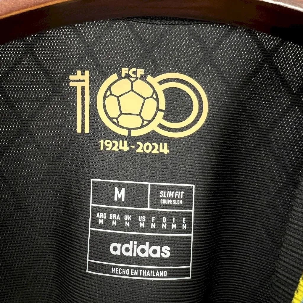 Leazofoot Colombia 24/25 football jersey inner collar detail with FCF 100 year anniversary gold logo and size M tag.