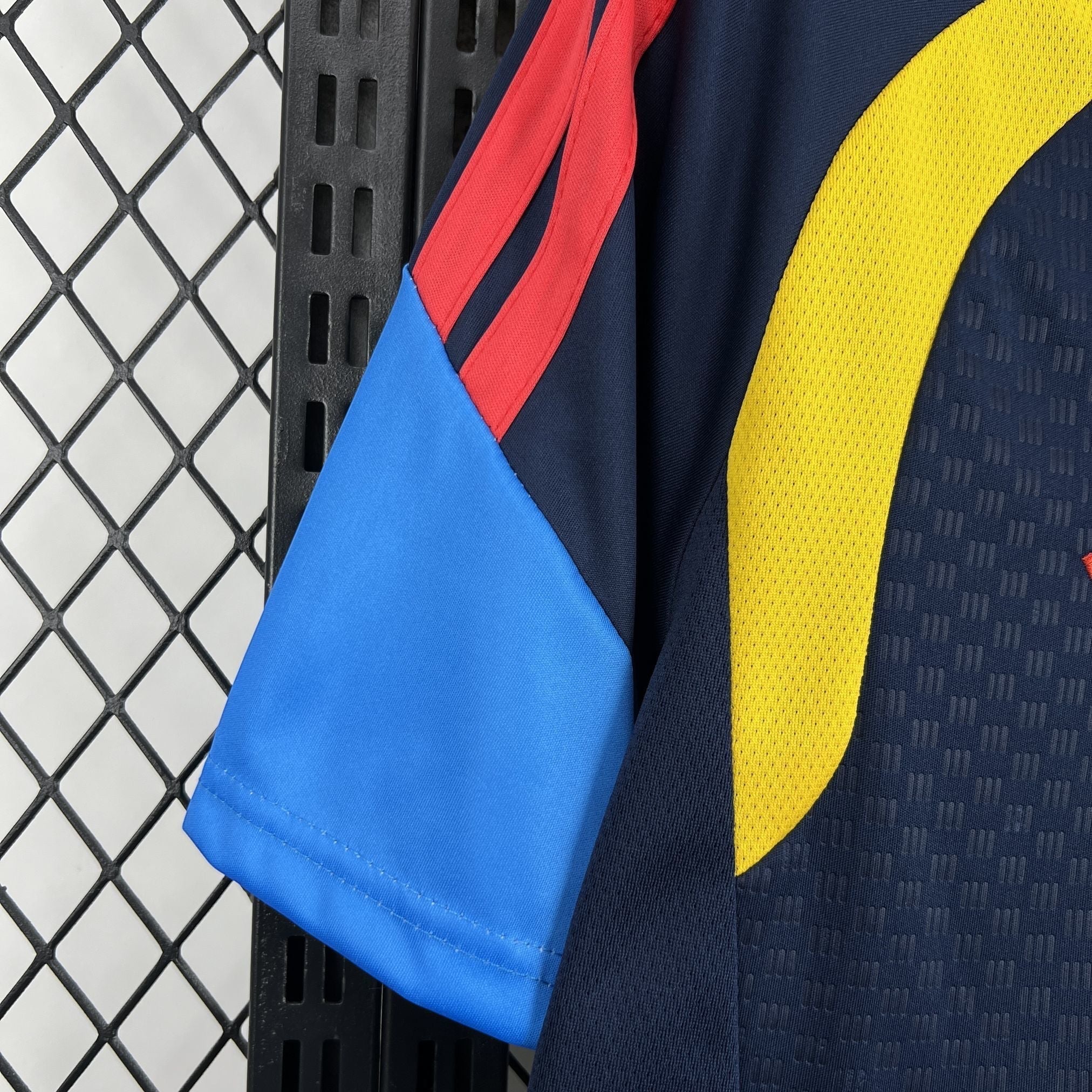 Leazofoot COLOMBIE - MAILLOT AVANT MATCH 2026 navy blue jersey with red and yellow accents