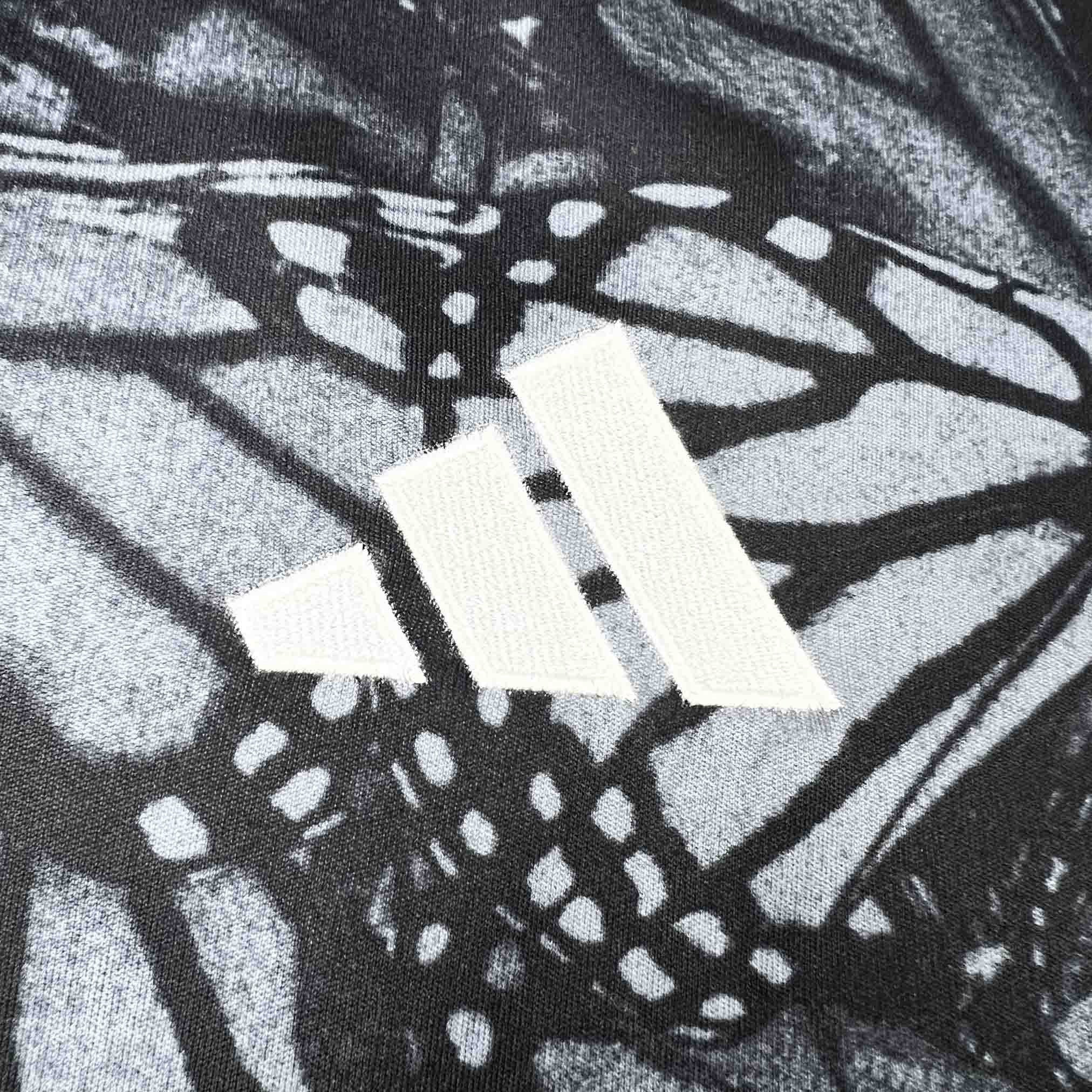 Leazofoot COLOMBIE 2026 goalkeeper jersey with a black and white butterfly wing print and white Adidas logo.