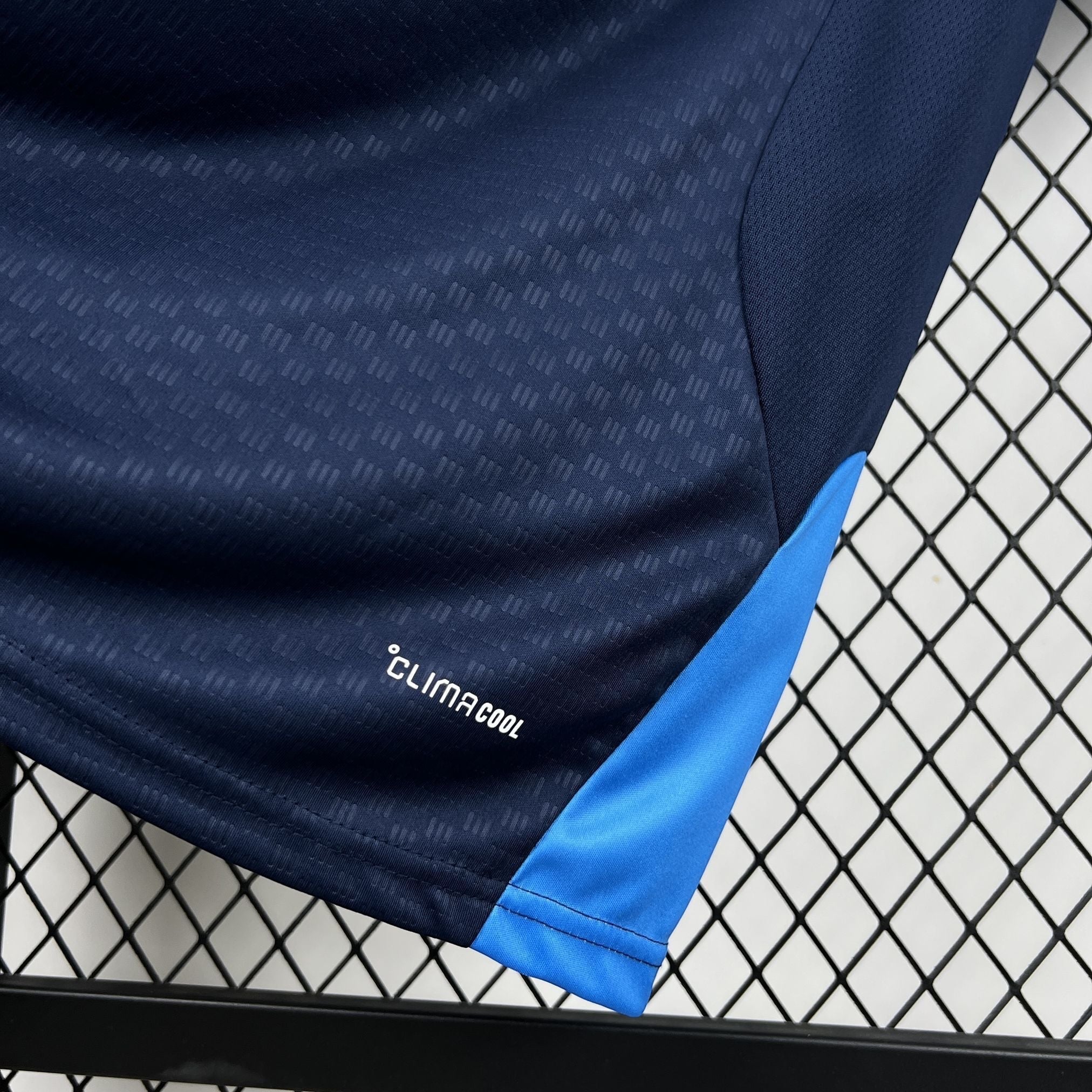 Leazofoot COLOMBIE - MAILLOT AVANT MATCH 2026 navy blue soccer jersey with Climacool technology and blue accents.