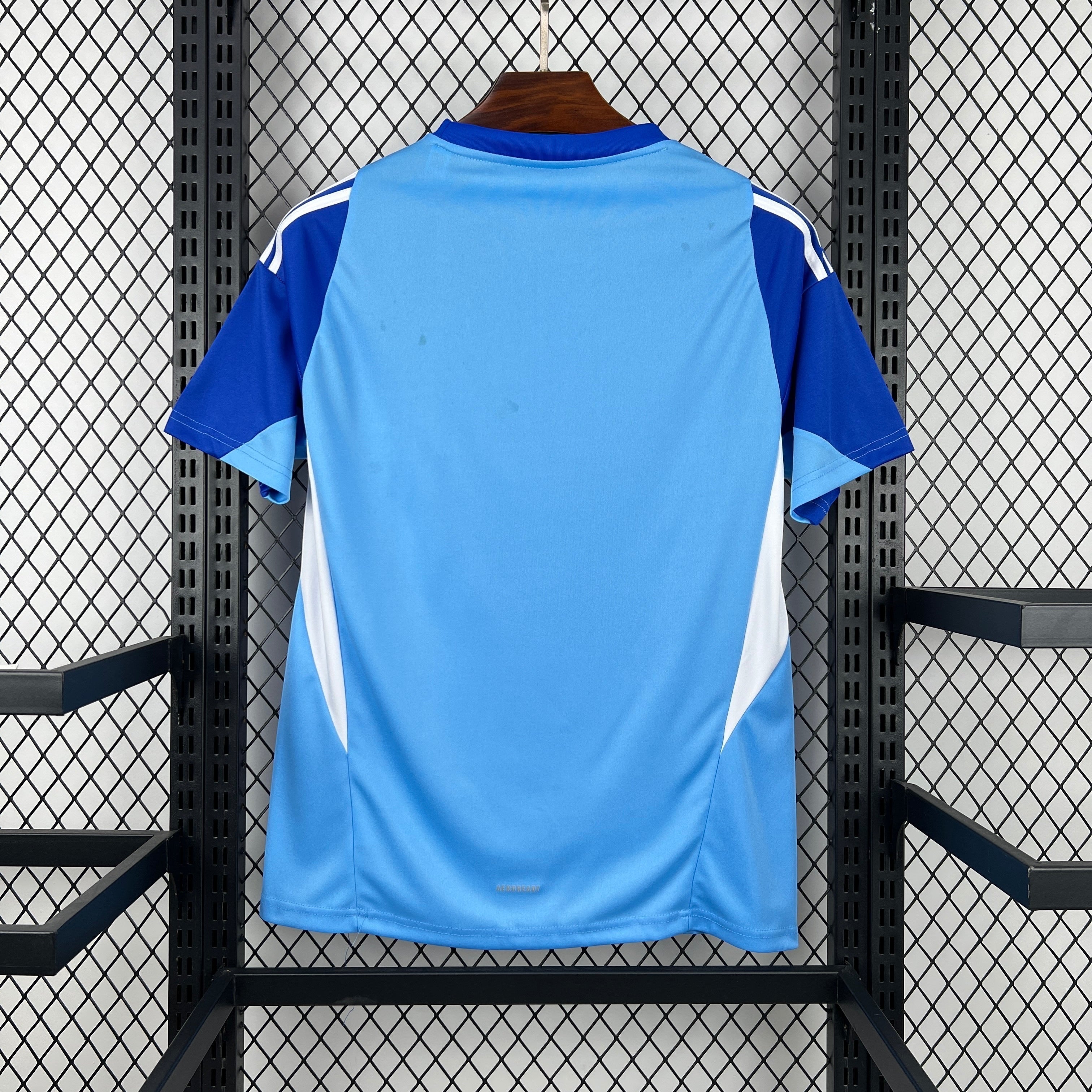 Leazofoot COLOMBIE 2026 pre-match jersey, light blue with dark blue sleeves and white side panels.