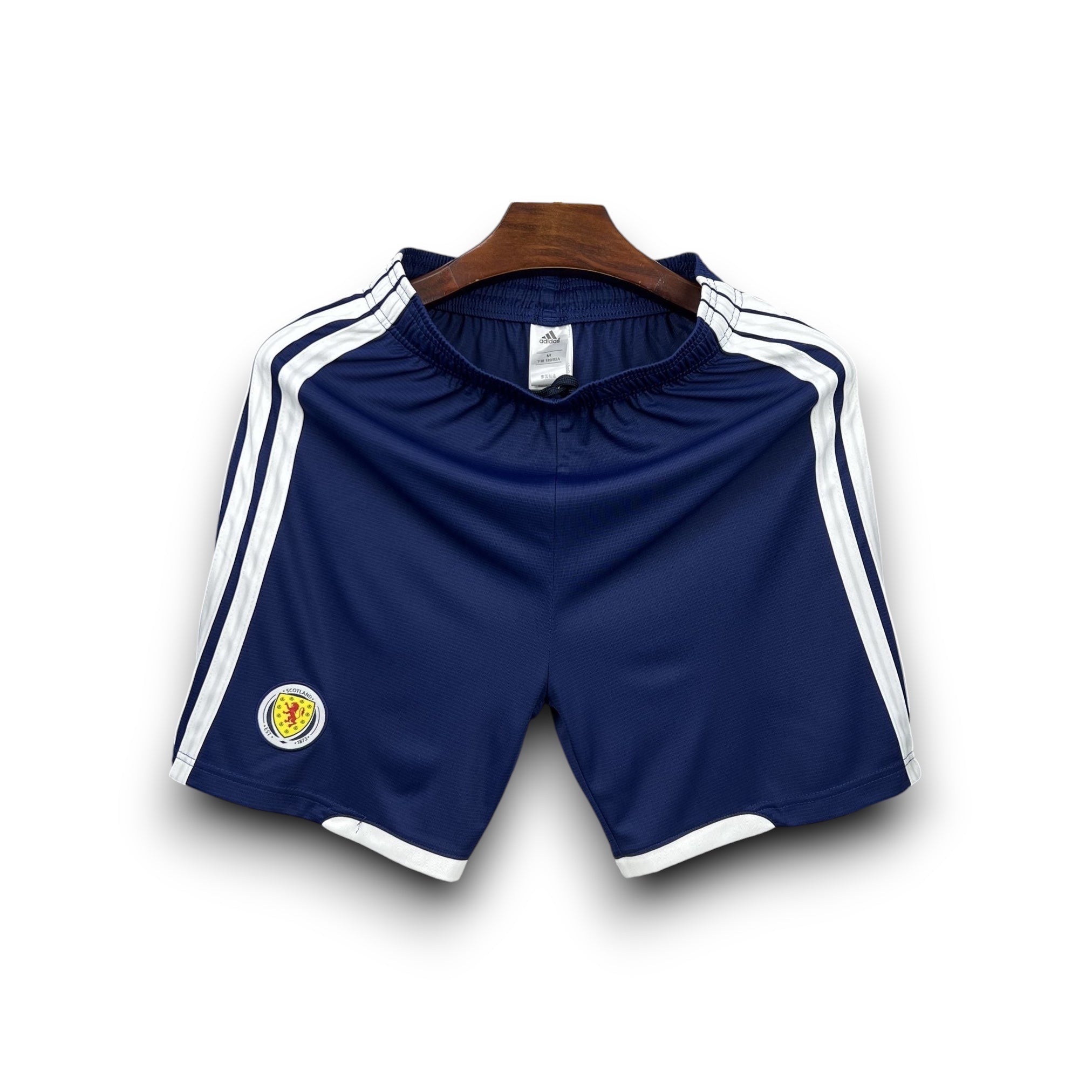 Leazofoot ÉCOSSE 2026 navy blue soccer shorts with white stripes and Scotland crest.