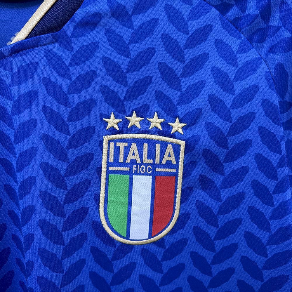 Leazofoot Italy 2026 home soccer jersey featuring the blue team crest with four gold stars and textured fabric pattern