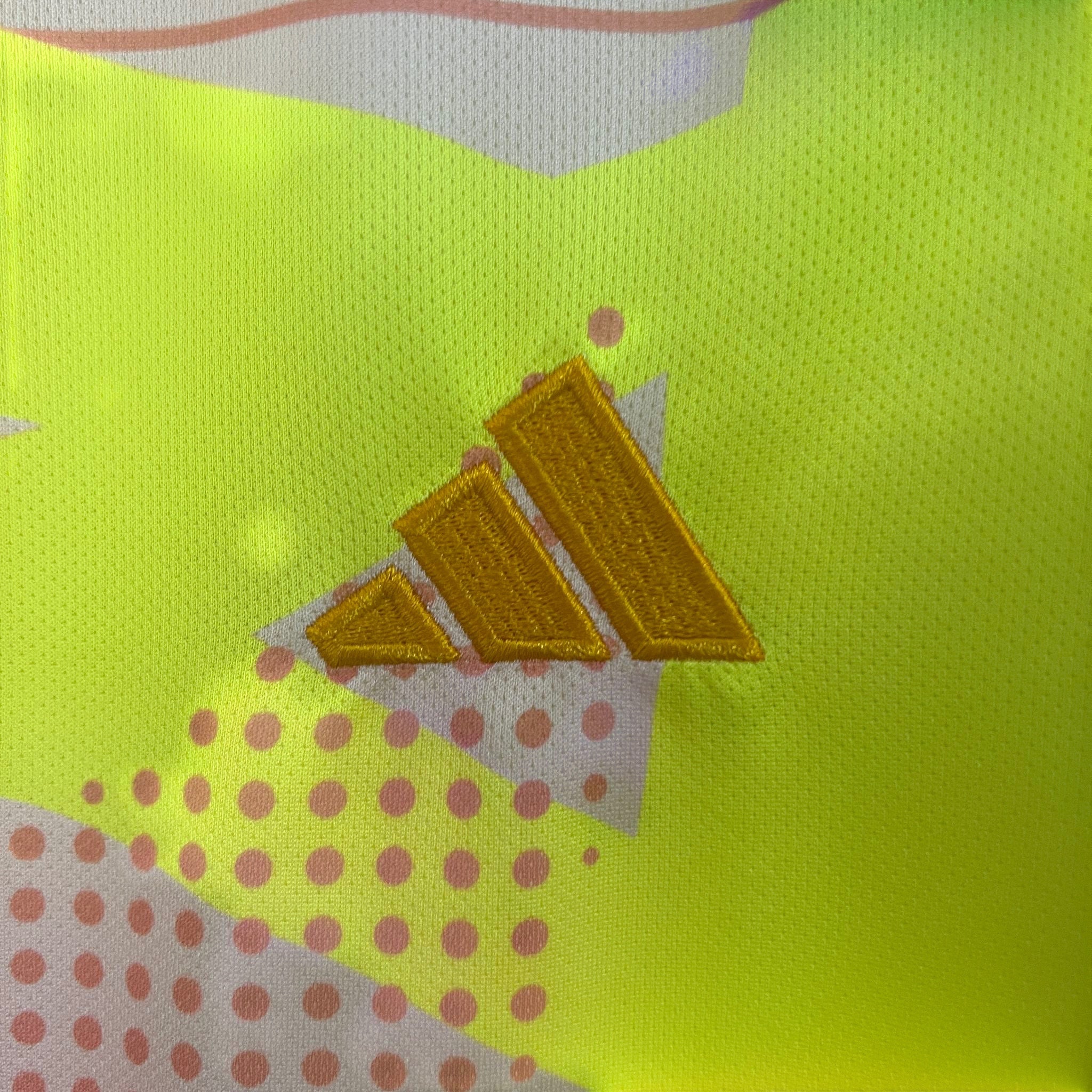 Leazofoot Mexico 2024 goalkeeper jersey in neon yellow with embroidered gold logo and abstract geometric pattern.