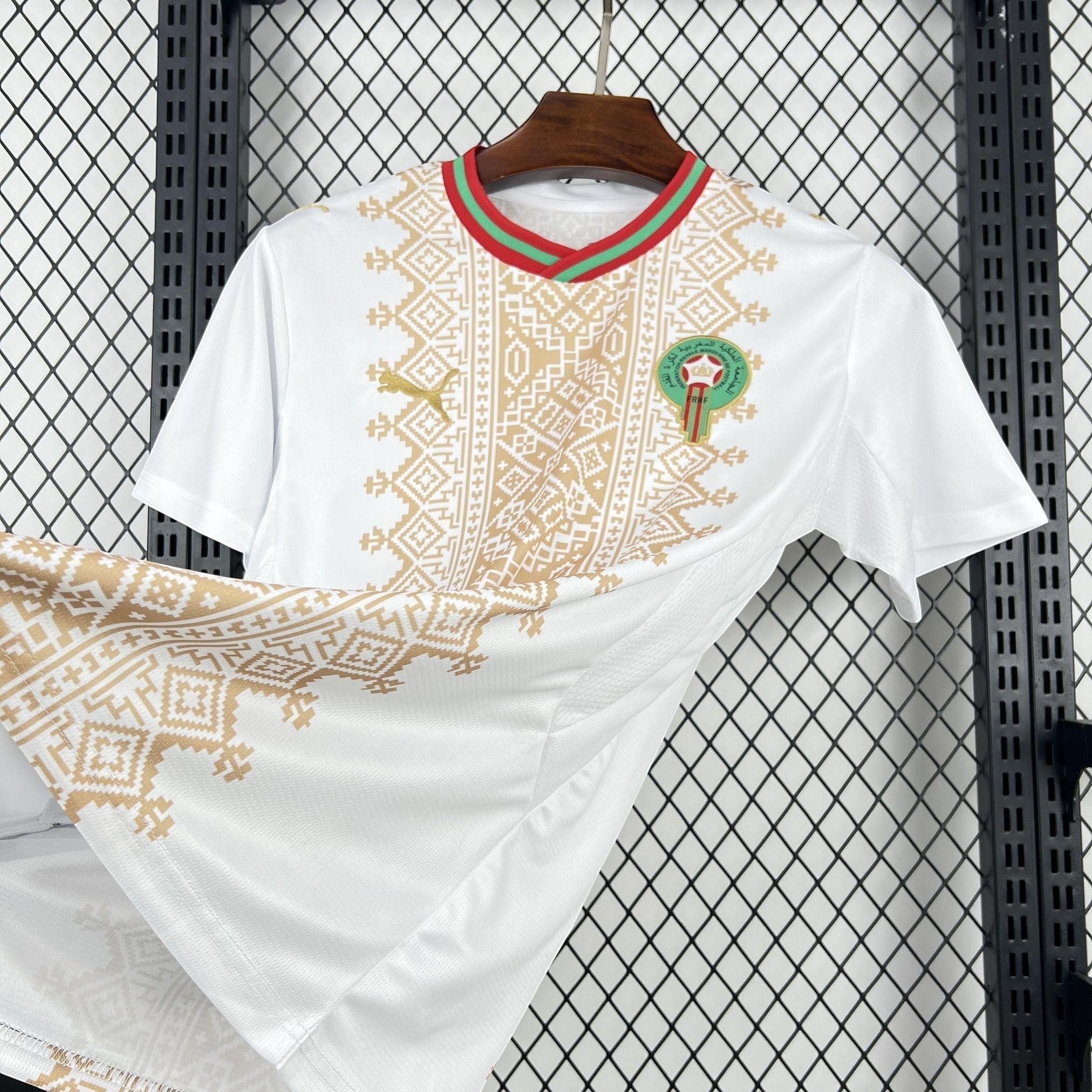 Leazofoot MAROC 2026 away football jersey. White with gold geometric pattern, red and green collar trim, and Moroccan crest.